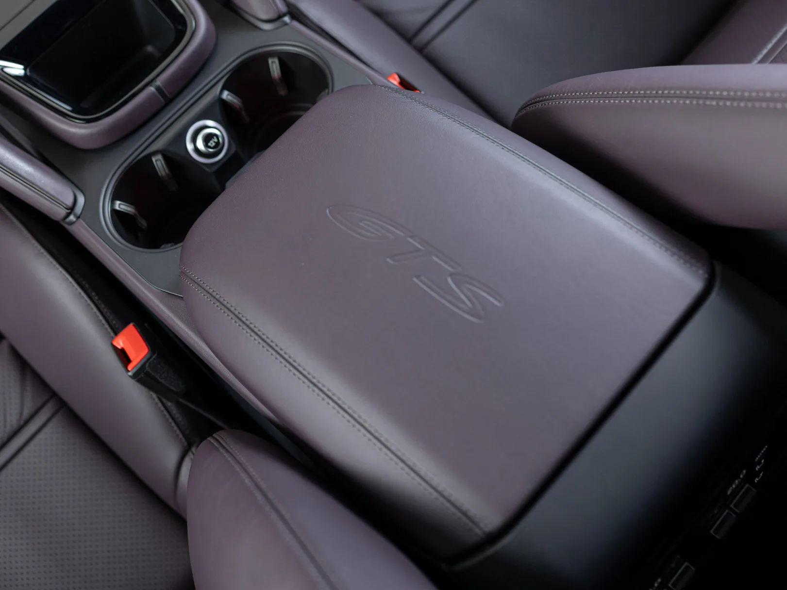 Porsche Cayenne GTS Coupé III Рестайлинг, 2024 — экстерьер, фото 21