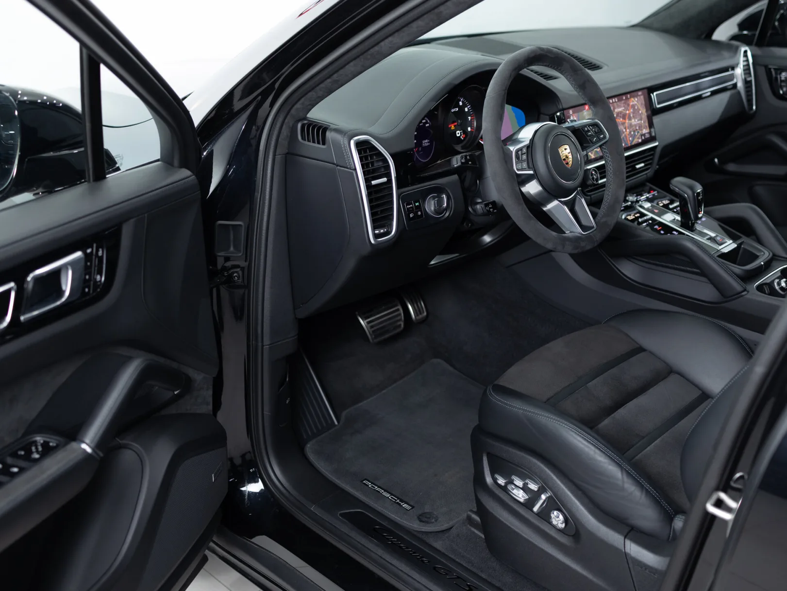 Porsche Cayenne GTS Coupé III, 2021 — экстерьер, фото 8