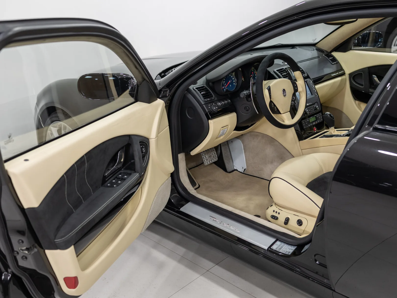 Maserati Quattroporte V Рестайлинг, 2011 — экстерьер, фото 7