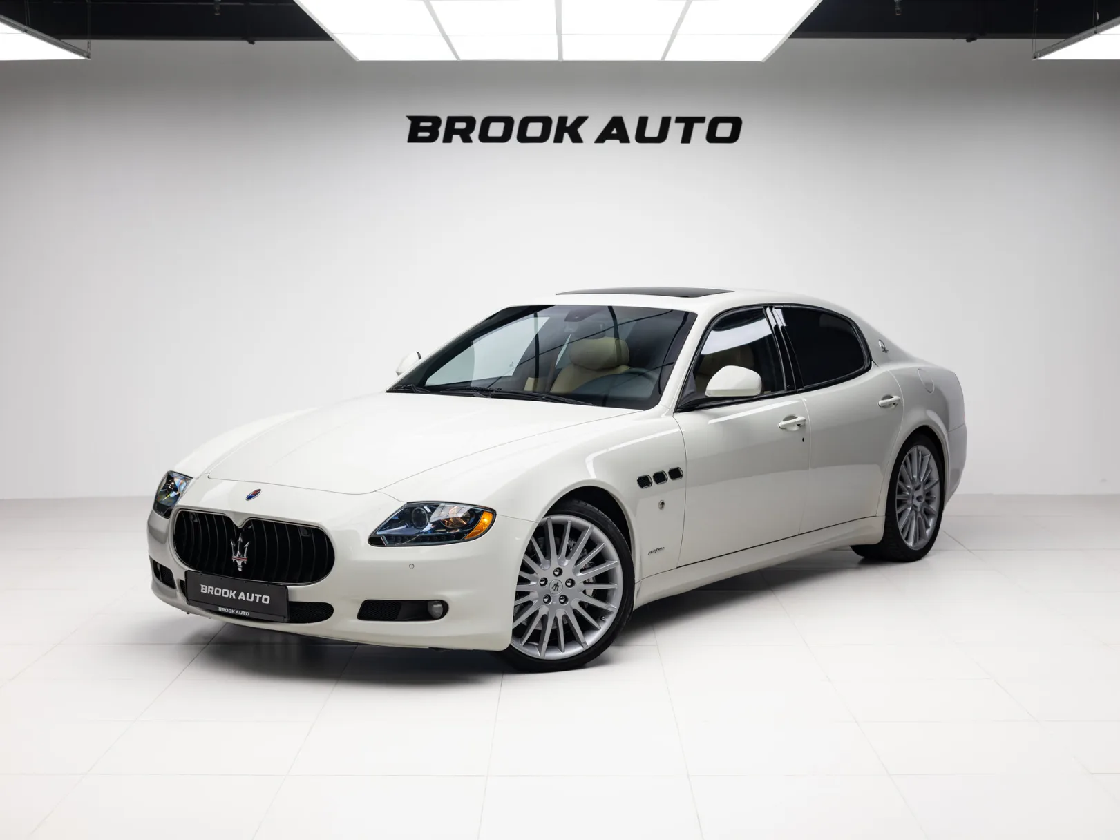 Maserati Quattroporte V Рестайлинг, 2011 — экстерьер, фото 1