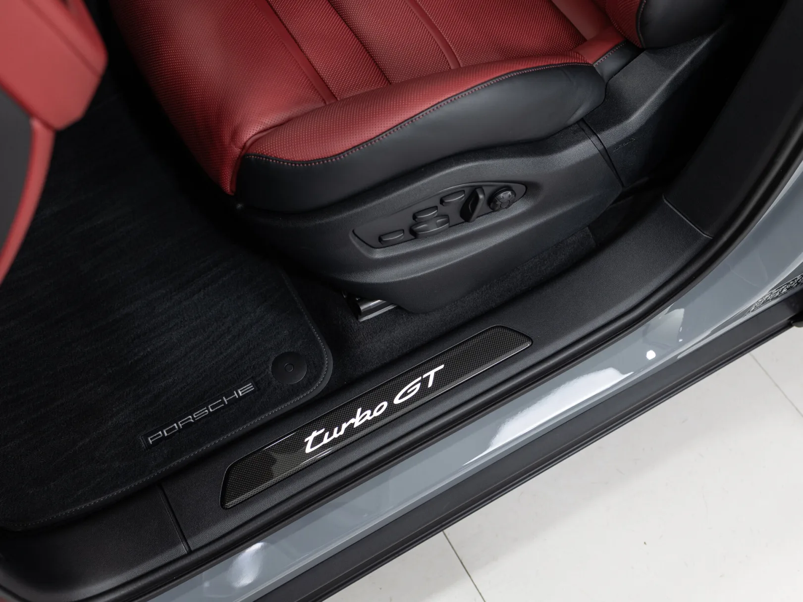 Porsche Cayenne Turbo GT III Рестайлинг, 2026 — экстерьер, фото 12