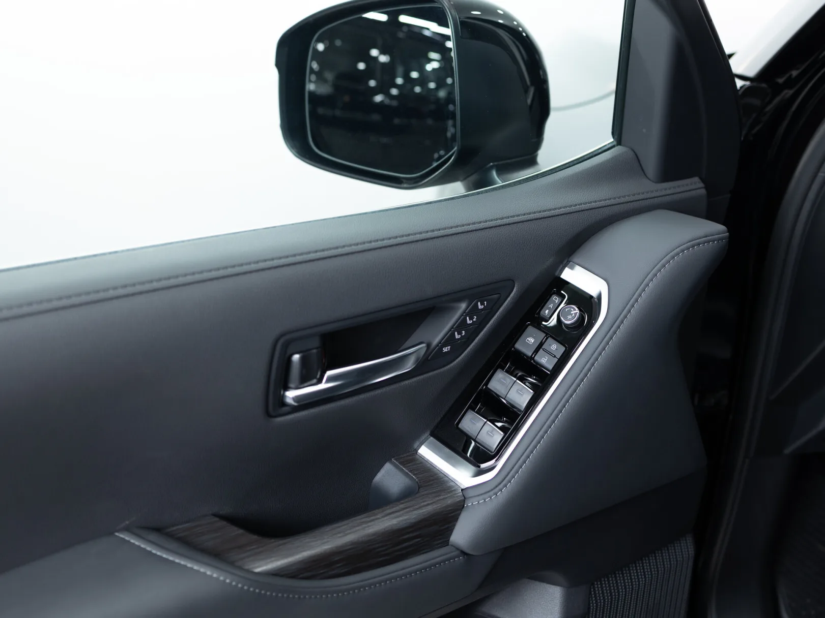 Toyota Land Cruiser 300 Series, 2023 — экстерьер, фото 8