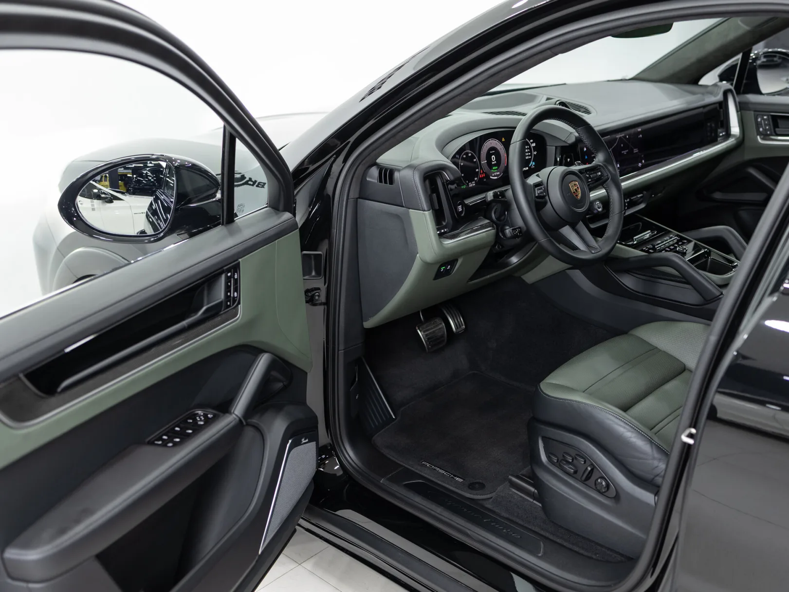 Porsche Cayenne Turbo E-Hybrid Coupé III Рестайлинг, 2024 — экстерьер, фото 7