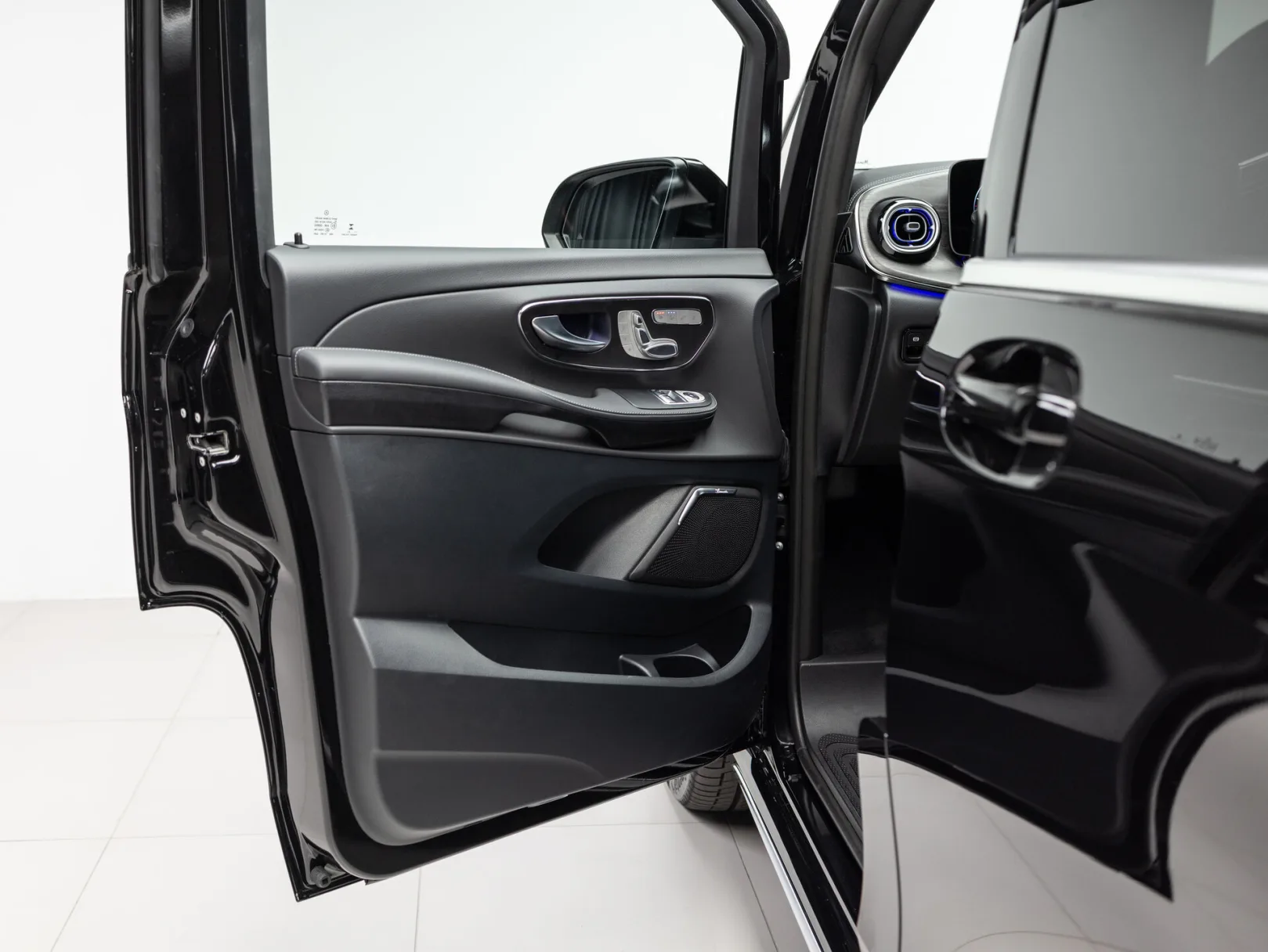 Mercedes-Benz V-Класс Exclusive III (W447) Рестайлинг 2, 2026 — экстерьер, фото 9
