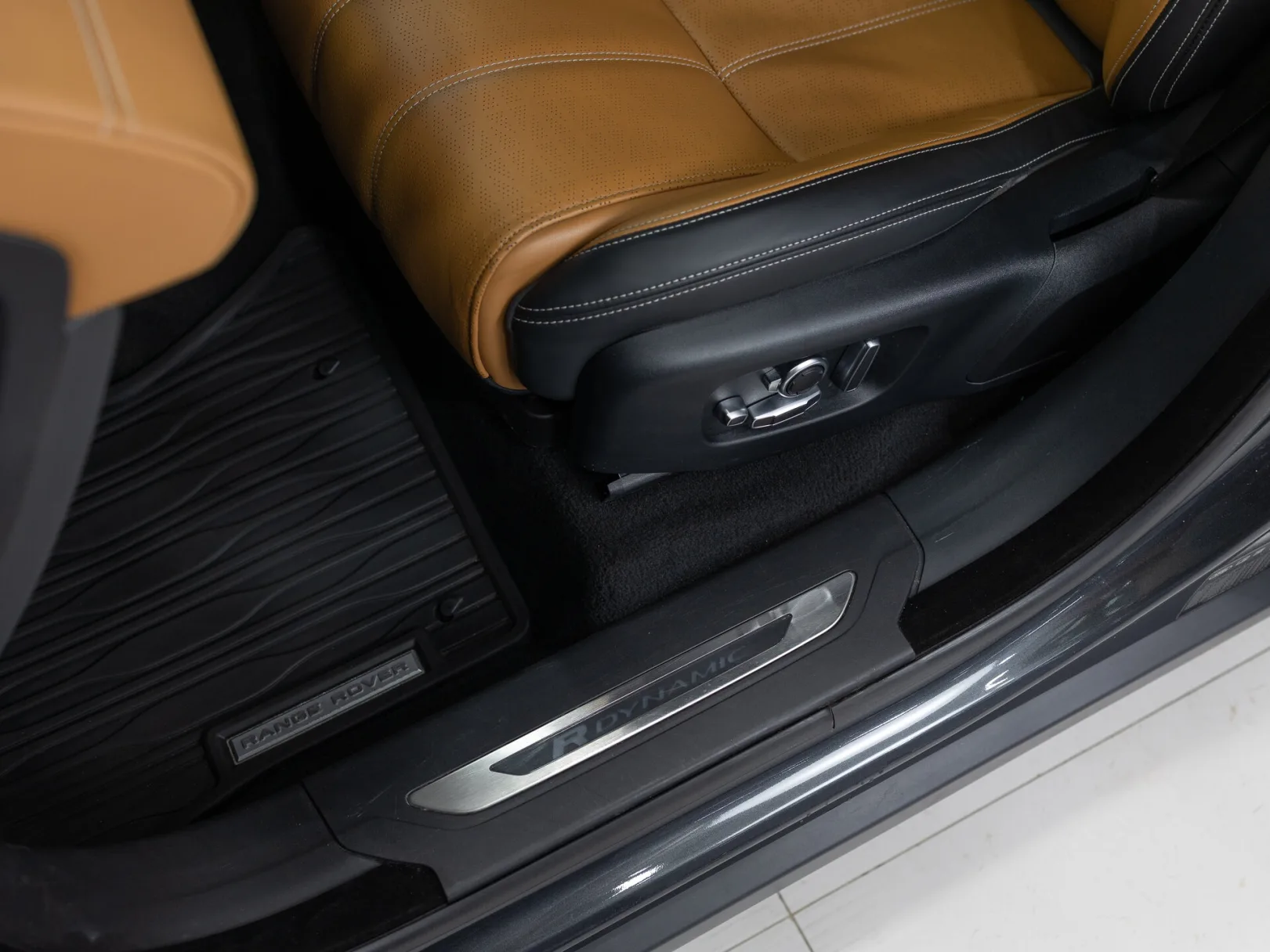 Land Rover Range Rover Velar R-Dynamic HSE I, 2018 — экстерьер, фото 12