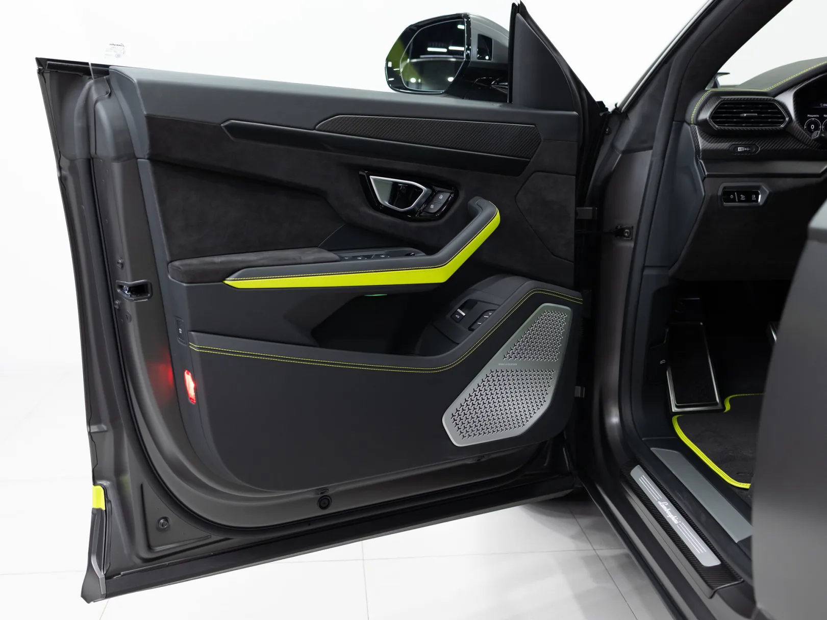 Lamborghini Urus Individual I, 2021 — экстерьер, фото 8