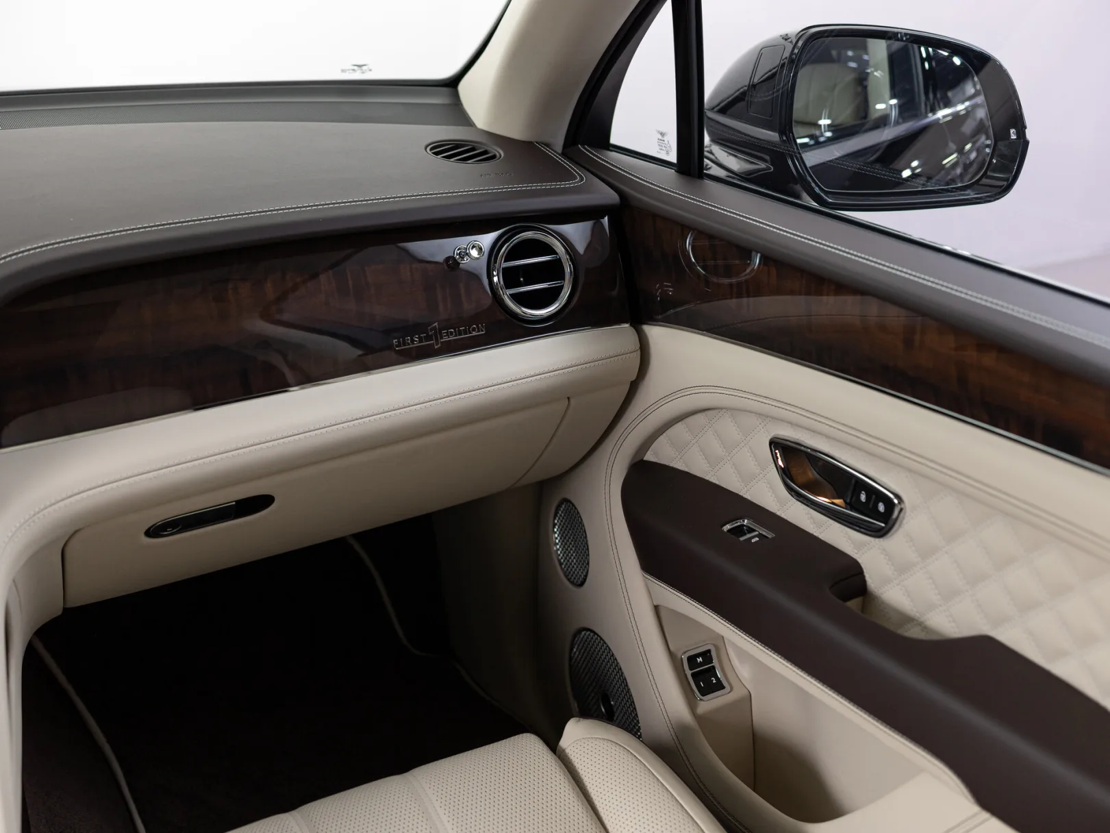 Bentley Bentayga Individual I Рестайлинг, 2022 — экстерьер, фото 25