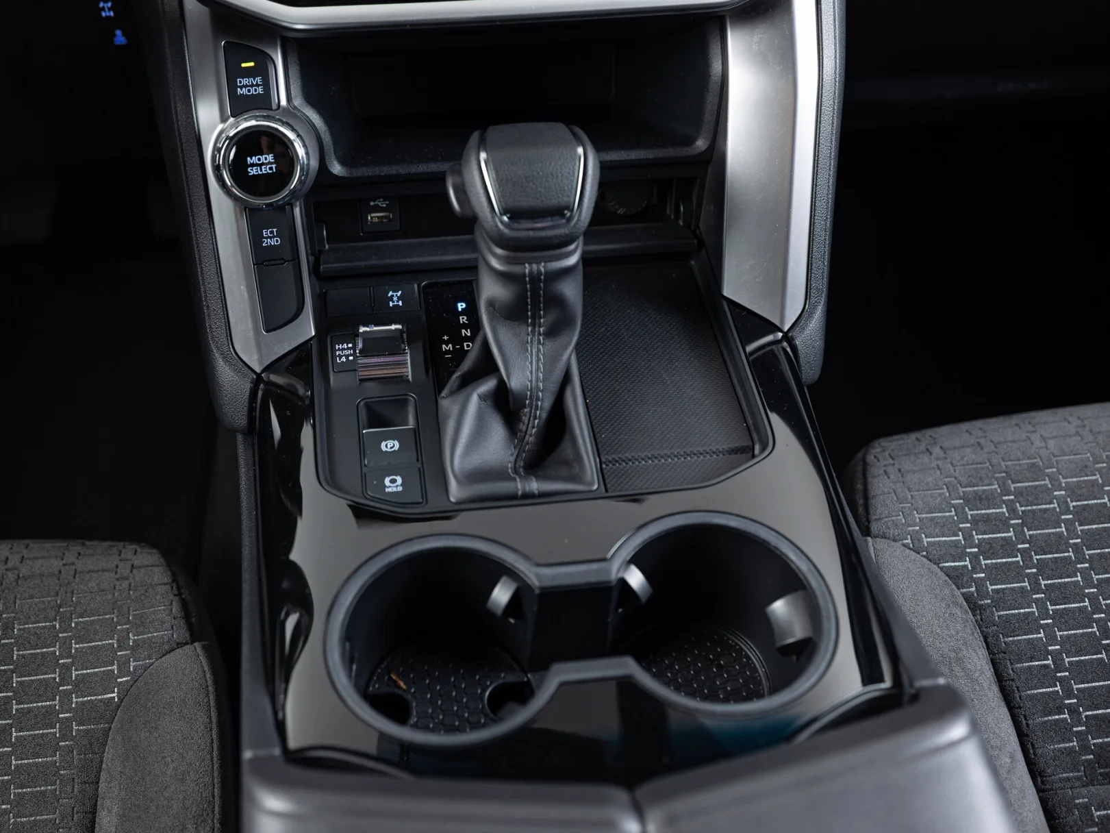 Toyota Land Cruiser GXR 300 Series, 2022 — экстерьер, фото 20