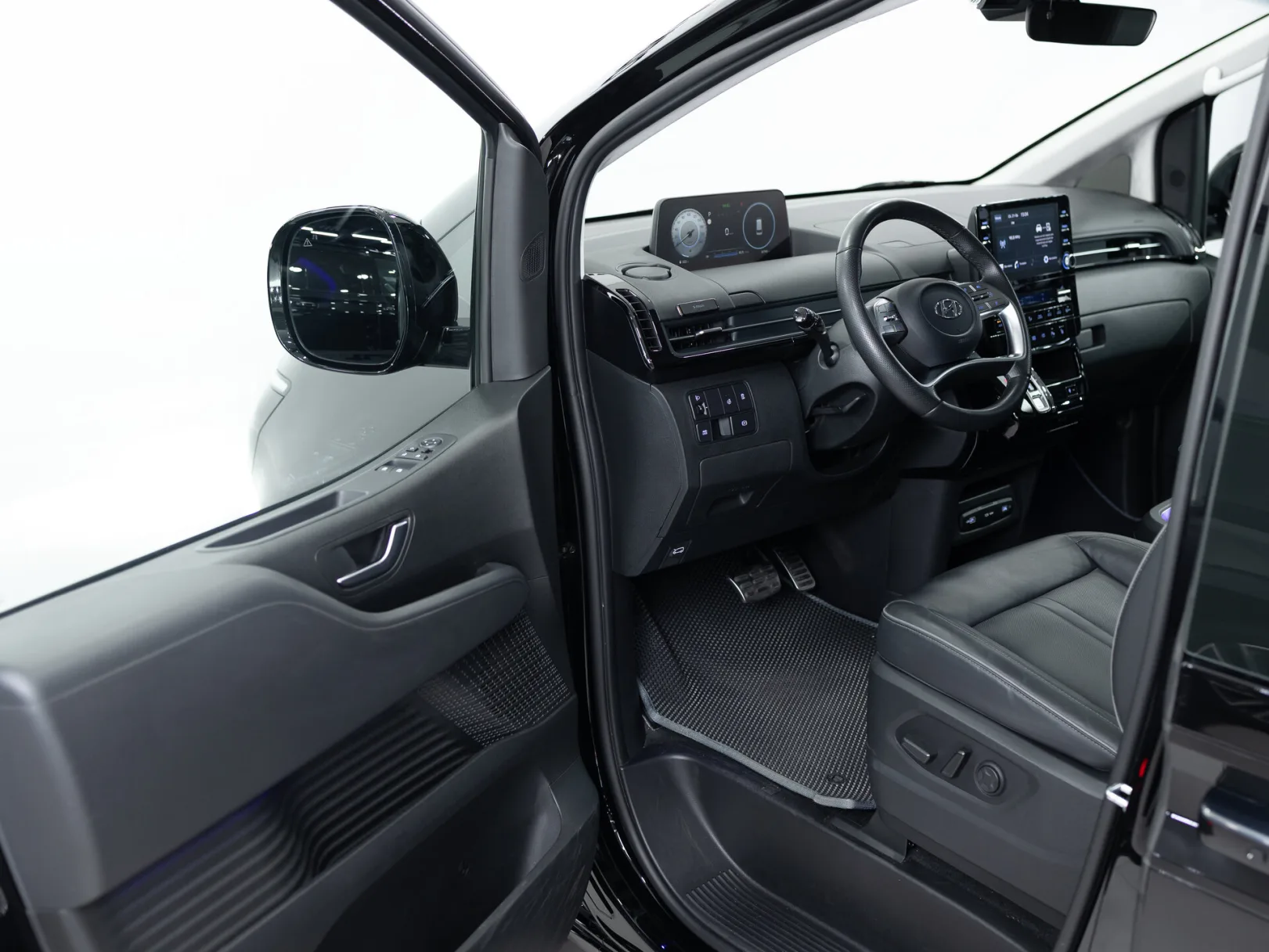 Hyundai Staria I, 2023 — экстерьер, фото 7