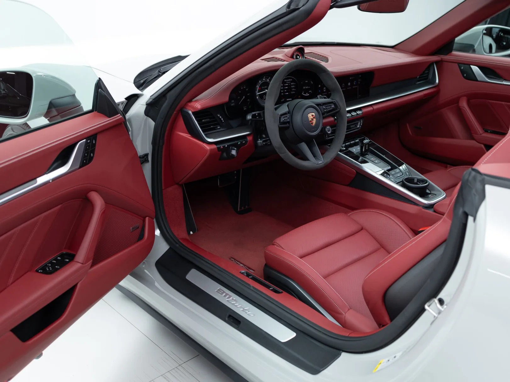 Porsche 911 VIII (992), 2023 — экстерьер, фото 13