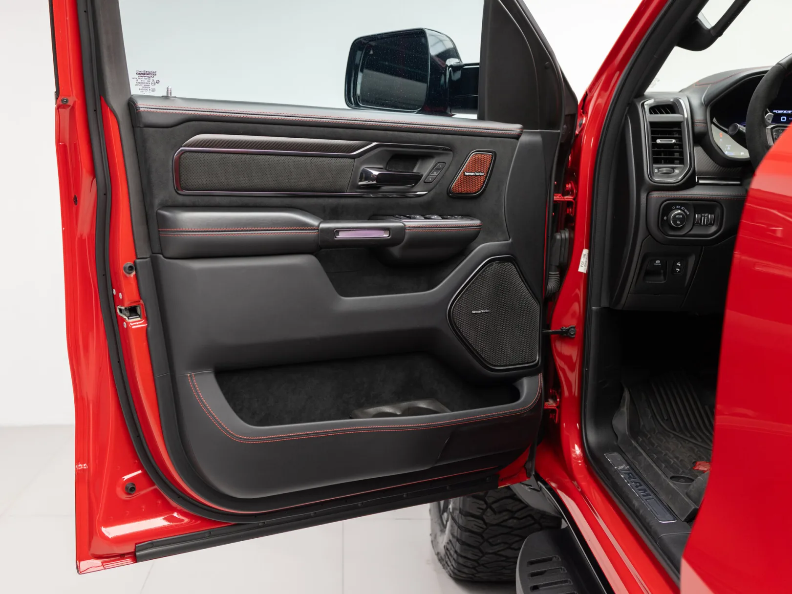 Ram 1500 TRX V, 2023 — экстерьер, фото 8