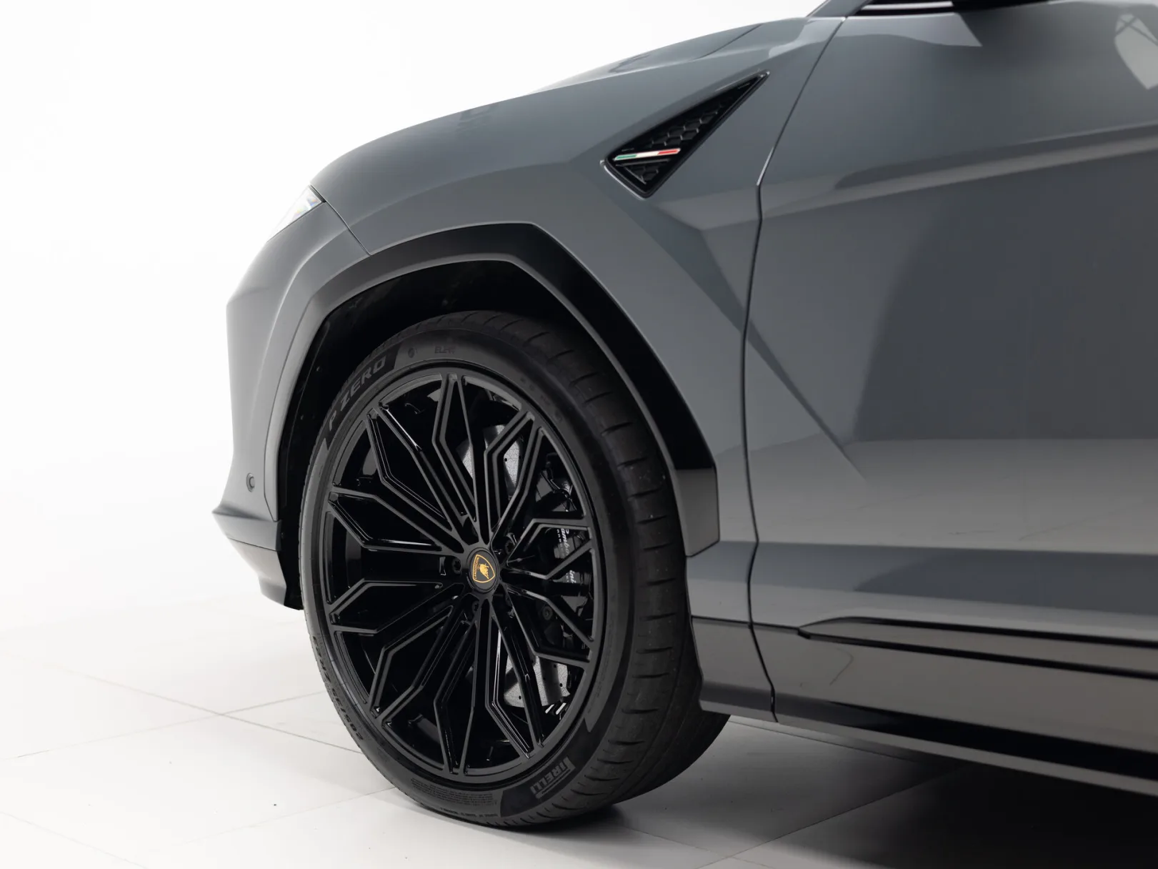 Lamborghini Urus SE I Рестайлинг, 2025 — экстерьер, фото 37