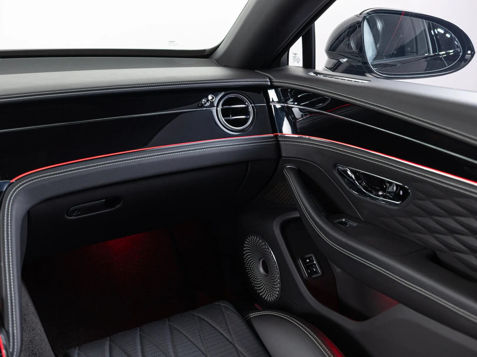 Bentley Flying Spur Individual III, 2021 — экстерьер, фото 21