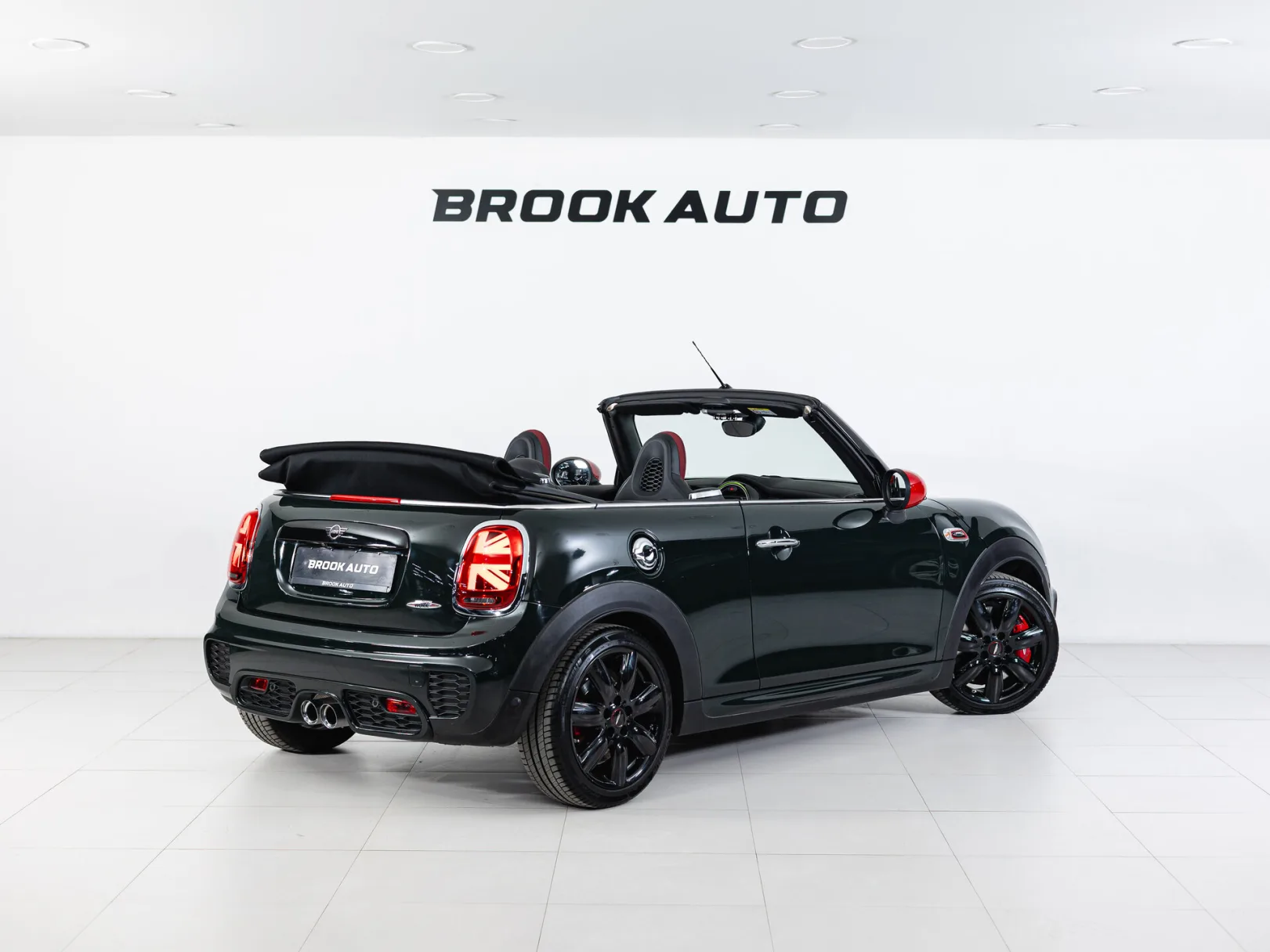 Mini Cabrio JCW III Рестайлинг, 2019 — экстерьер, фото 11
