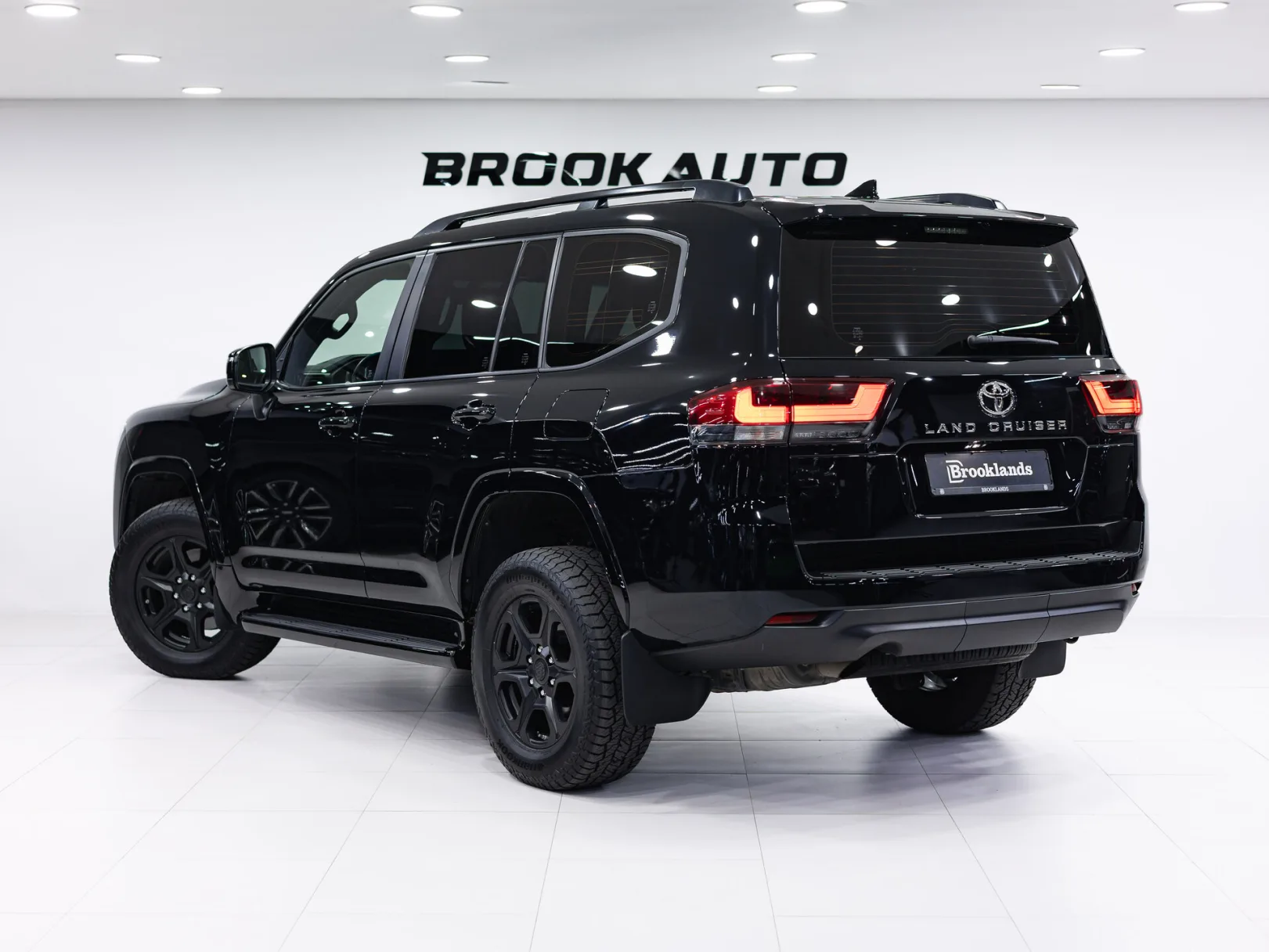 Toyota Land Cruiser GXR 300 Series, 2022 — экстерьер, фото 6