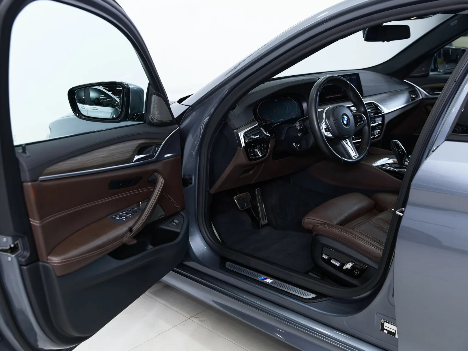 BMW 5 серии 530d xDrive M Sport VII (G30/G31/G38), 2020 — экстерьер, фото 7