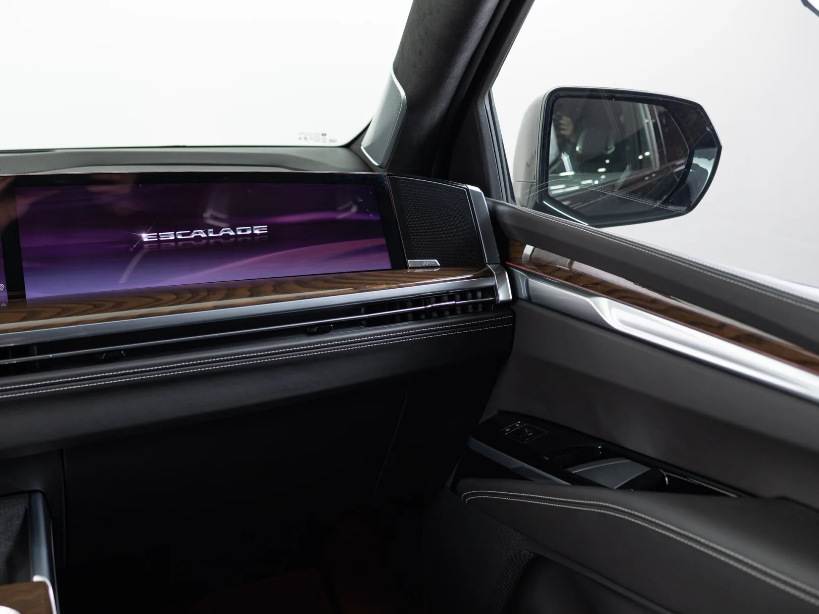 Cadillac Escalade Sport Platinum V Рестайлинг, 2025 — экстерьер, фото 21