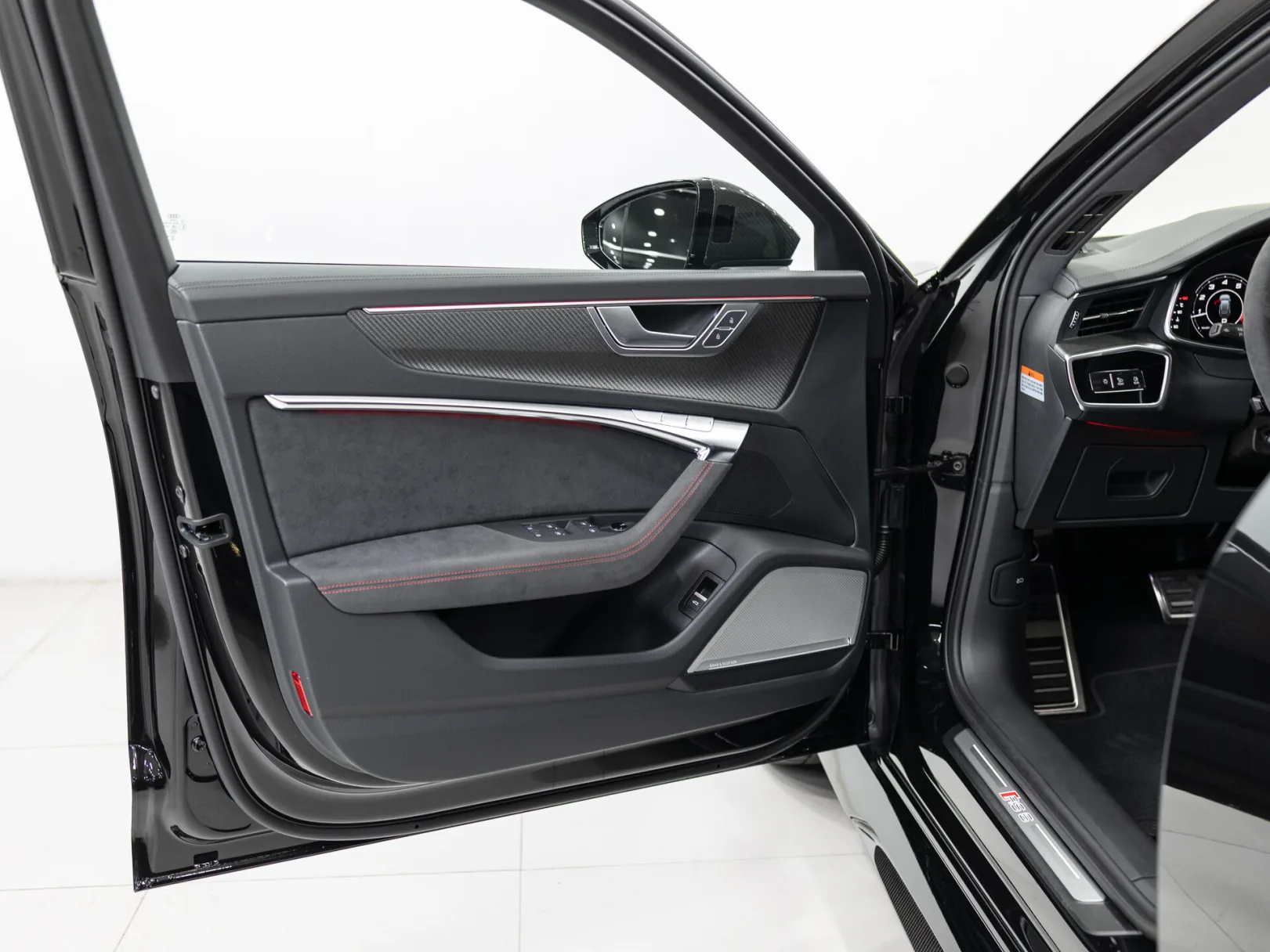 Audi RS 6 RS6 Avant performance IV (C8), 2025 — экстерьер, фото 8