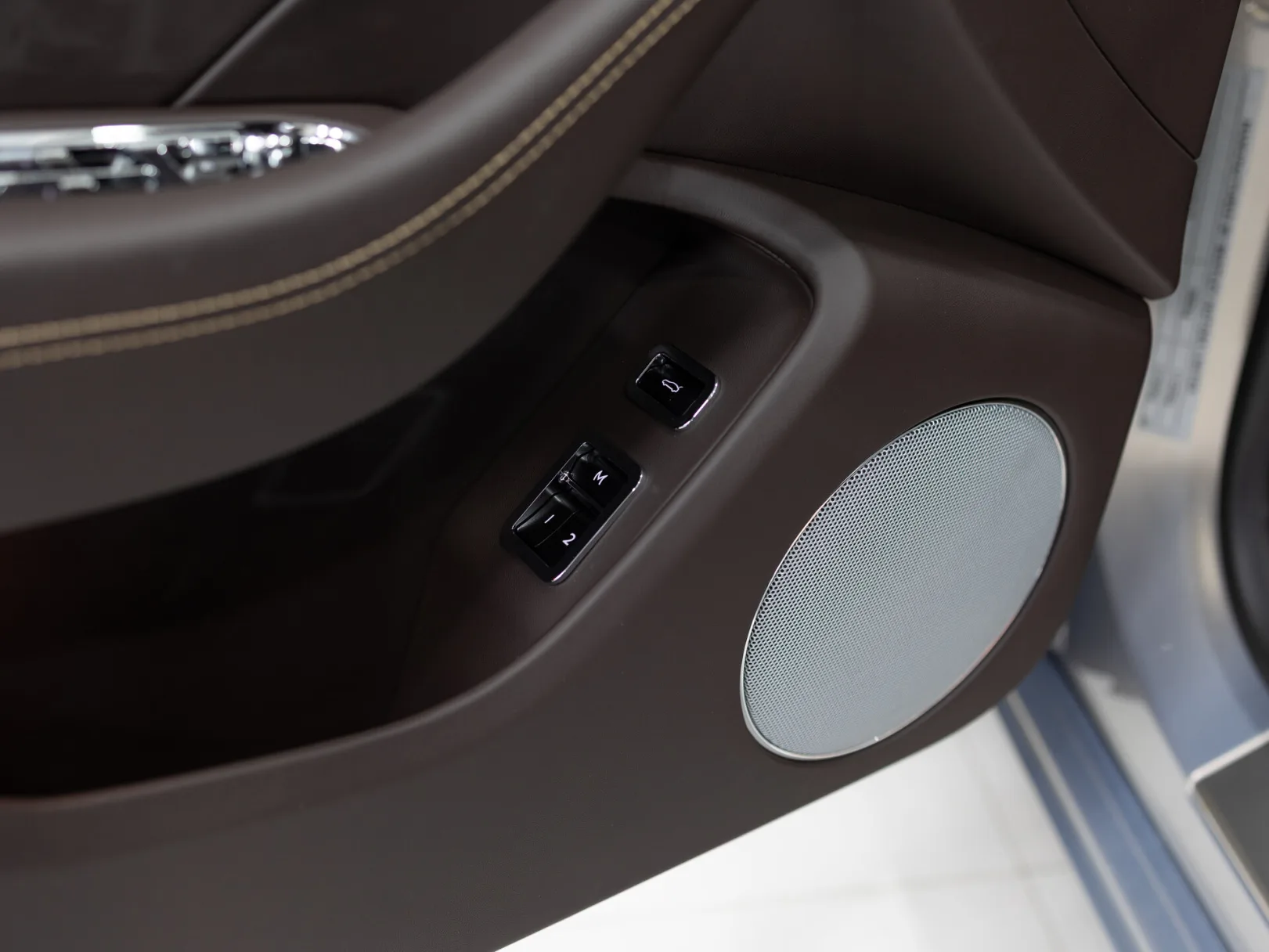 Bentley Flying Spur Individual III, 2022 — экстерьер, фото 9
