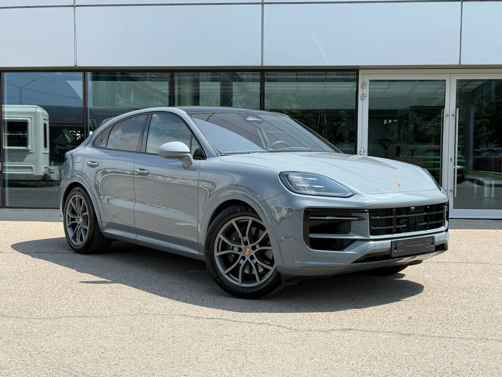 Porsche Cayenne E-Hybrid Coupé III Рестайлинг, 2026 — экстерьер, фото 3