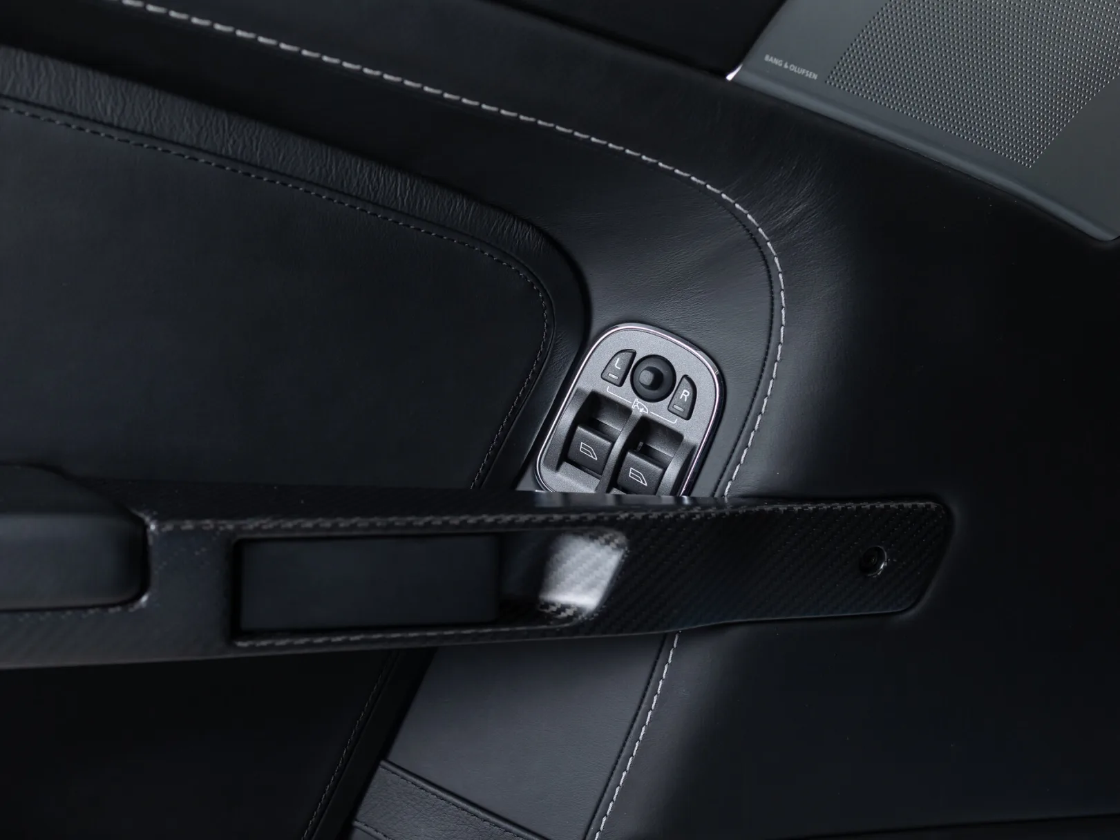 Aston Martin V12 Vantage Carbon Black I, 2010 — экстерьер, фото 18