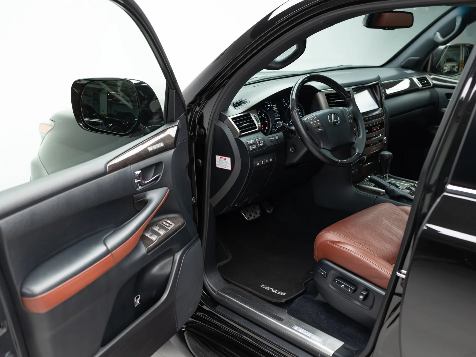 Lexus LX 25th Anniversary Edition 2 III Рестайлинг, 2015 — экстерьер, фото 7