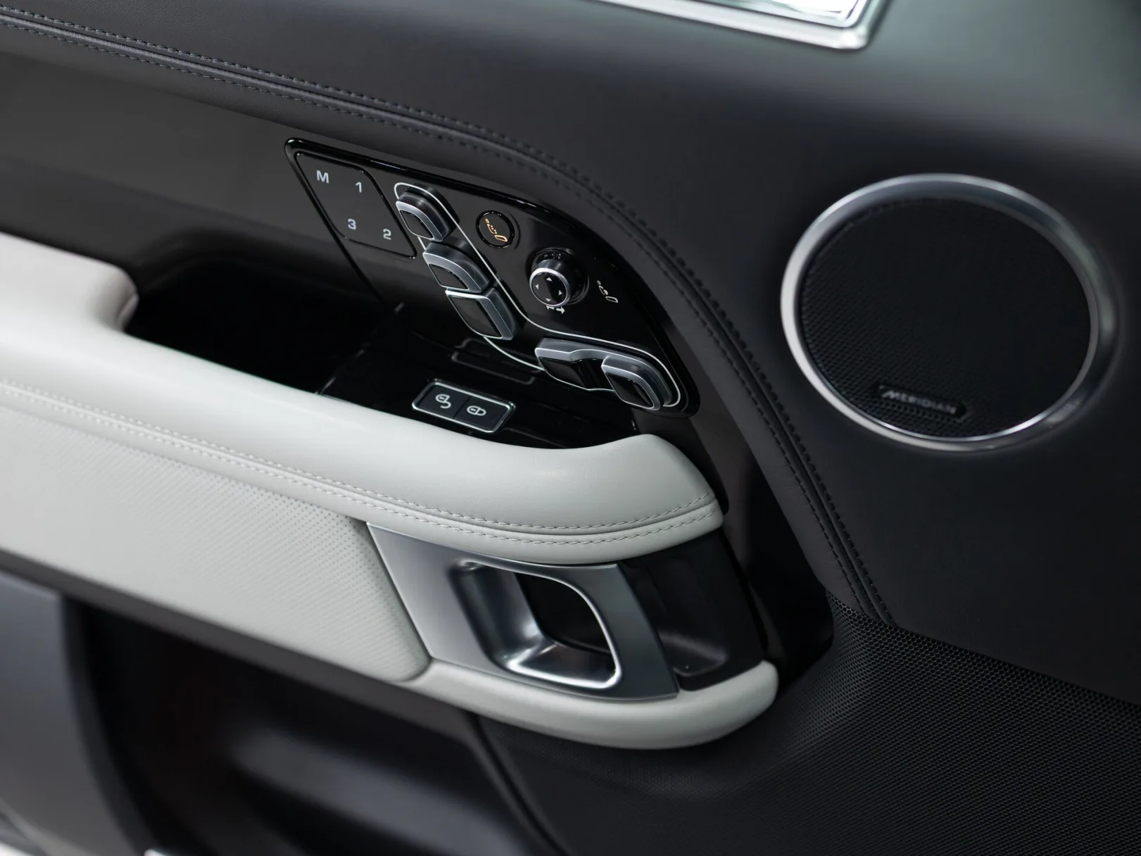 Land Rover Range Rover SVAutobiography Dynamic IV Рестайлинг, 2020 — экстерьер, фото 9