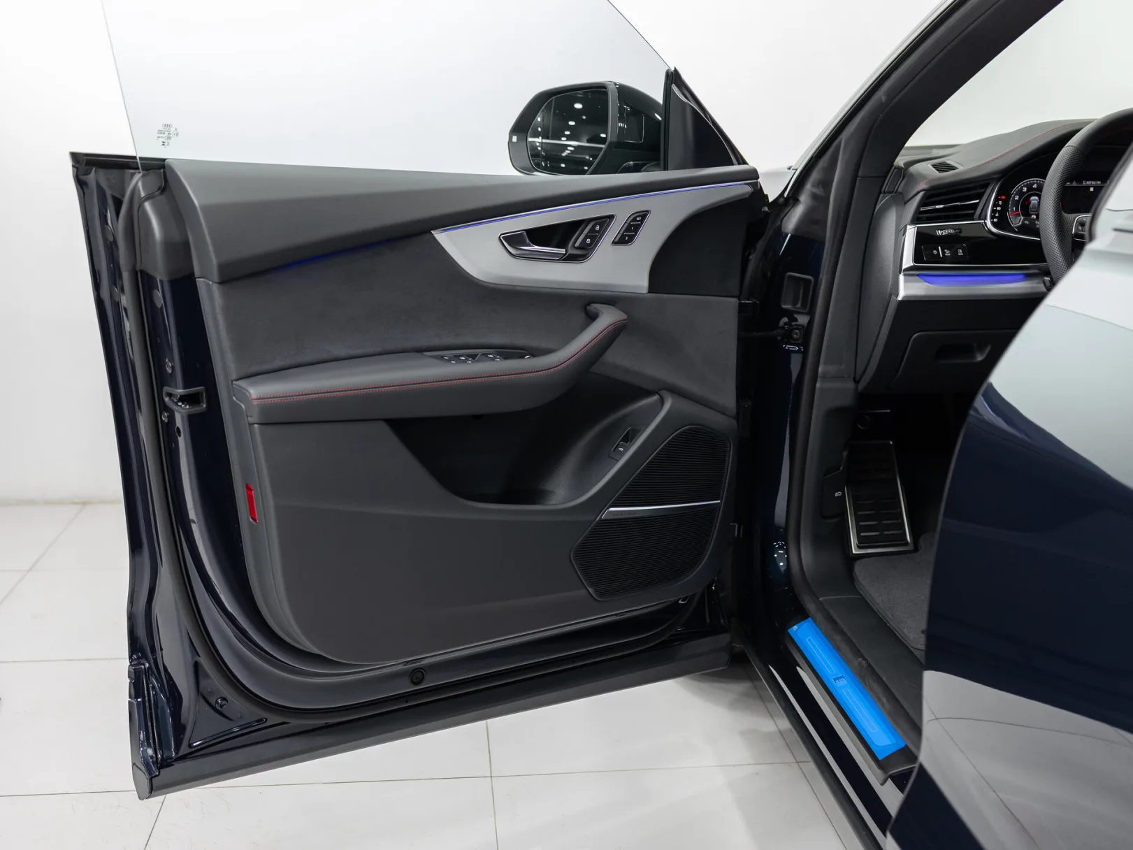 Audi Q8 55 TFSI I (4M) Рестайлинг, 2025 — экстерьер, фото 8