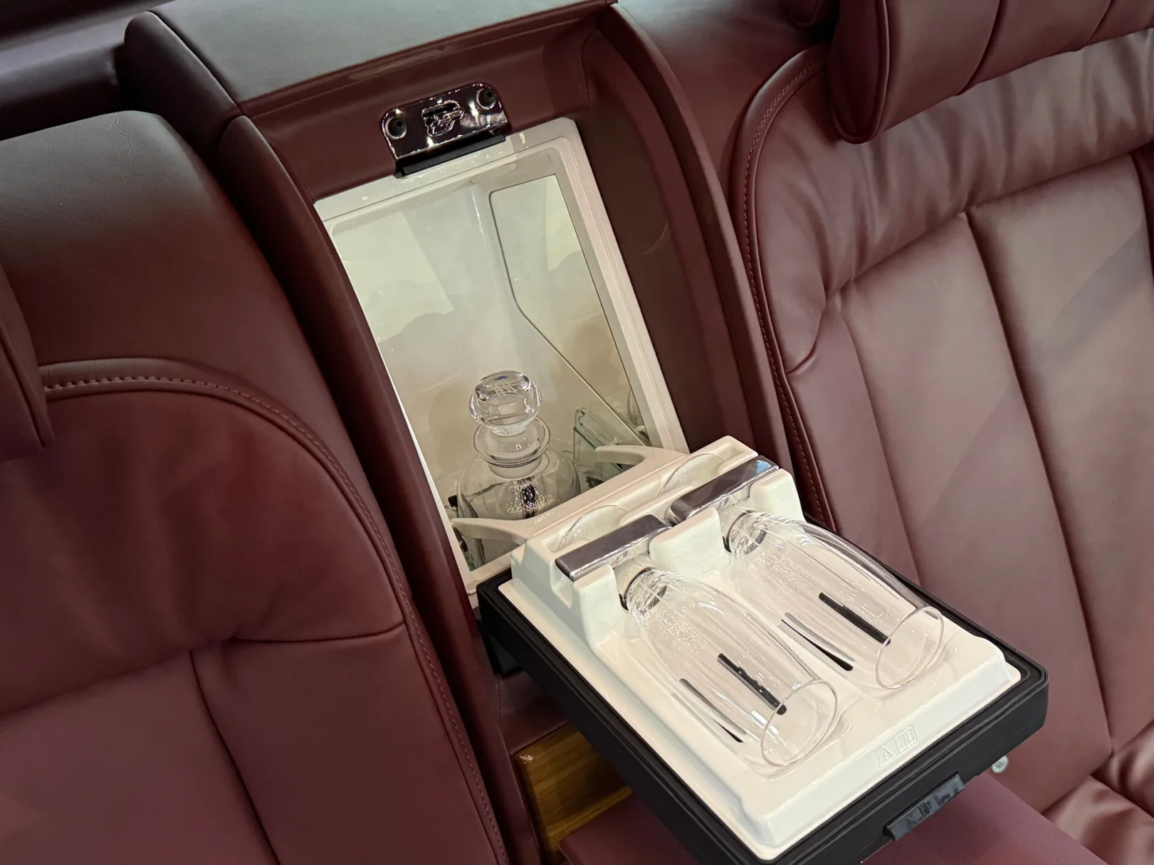 Rolls-Royce Phantom Individual VIII Рестайлинг (Series II), 2024 — экстерьер, фото 15