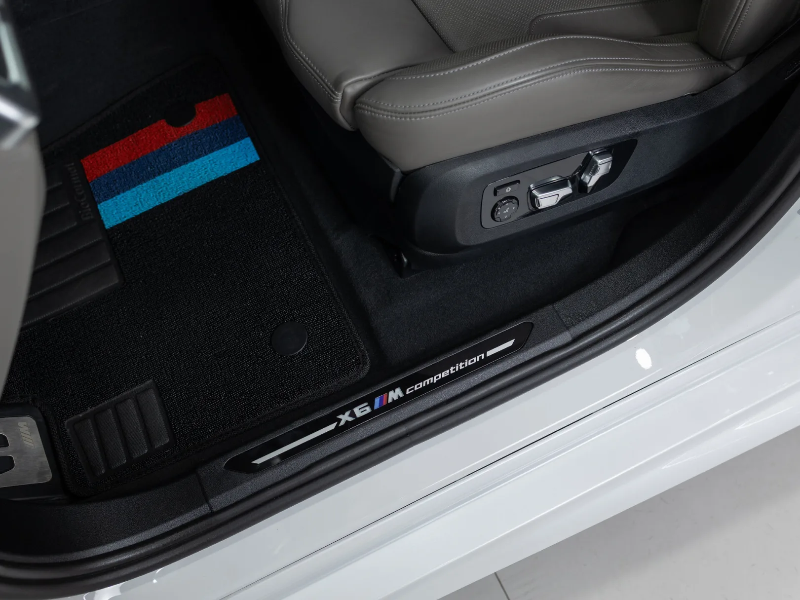 BMW X6 M Competition III (F96) Рестайлинг, 2024 — экстерьер, фото 11