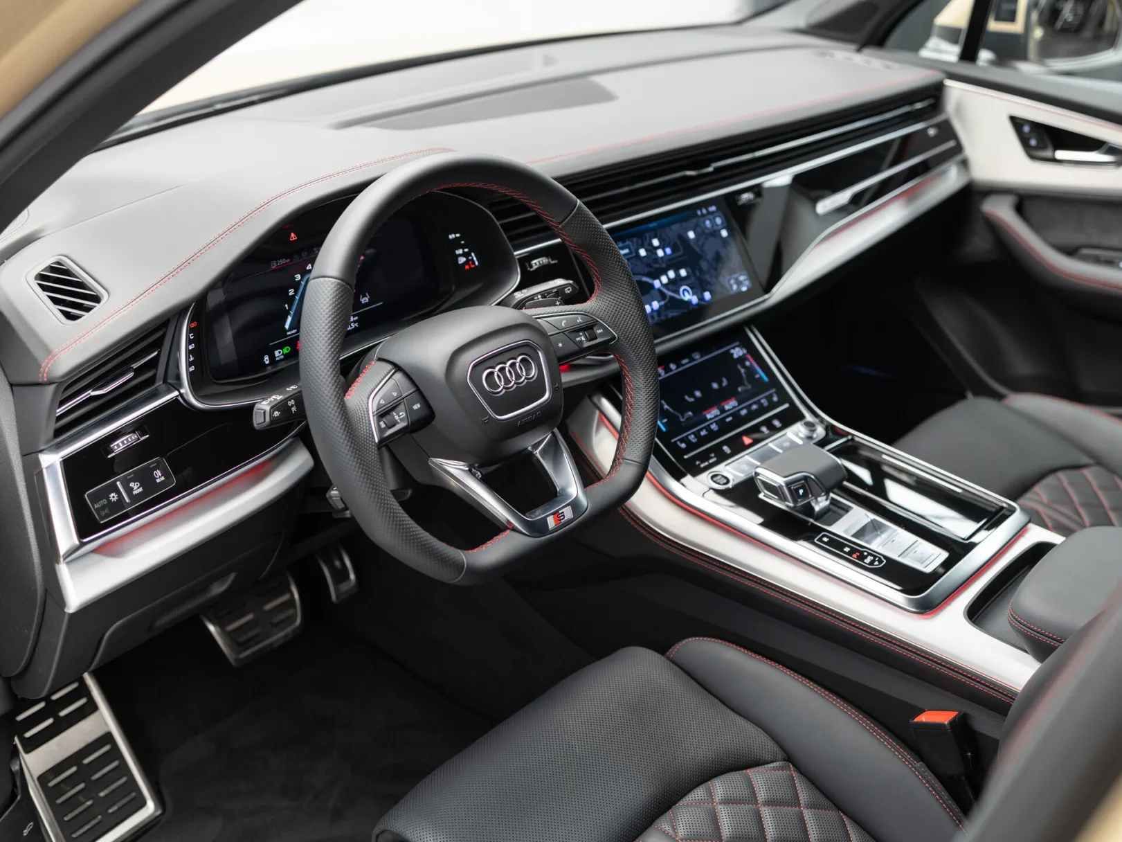 Audi Q7 55 TFSI quattro tiptronic II (4M) Рестайлинг 2, 2024 — экстерьер, фото 11
