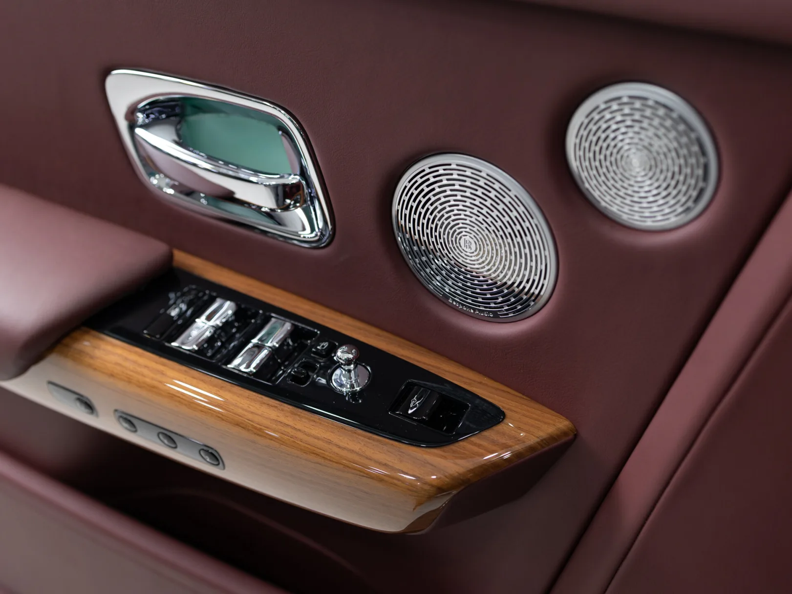 Rolls-Royce Phantom Individual VIII Рестайлинг (Series II), 2024 — экстерьер, фото 31