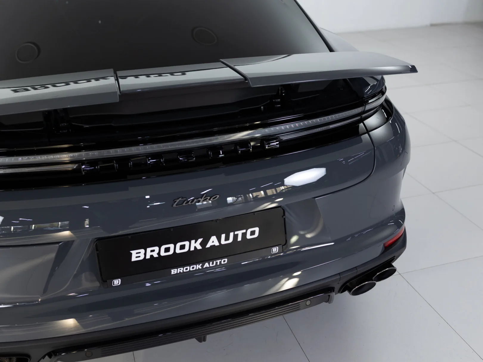 Porsche Panamera Turbo E-Hybrid III, 2025 — экстерьер, фото 37