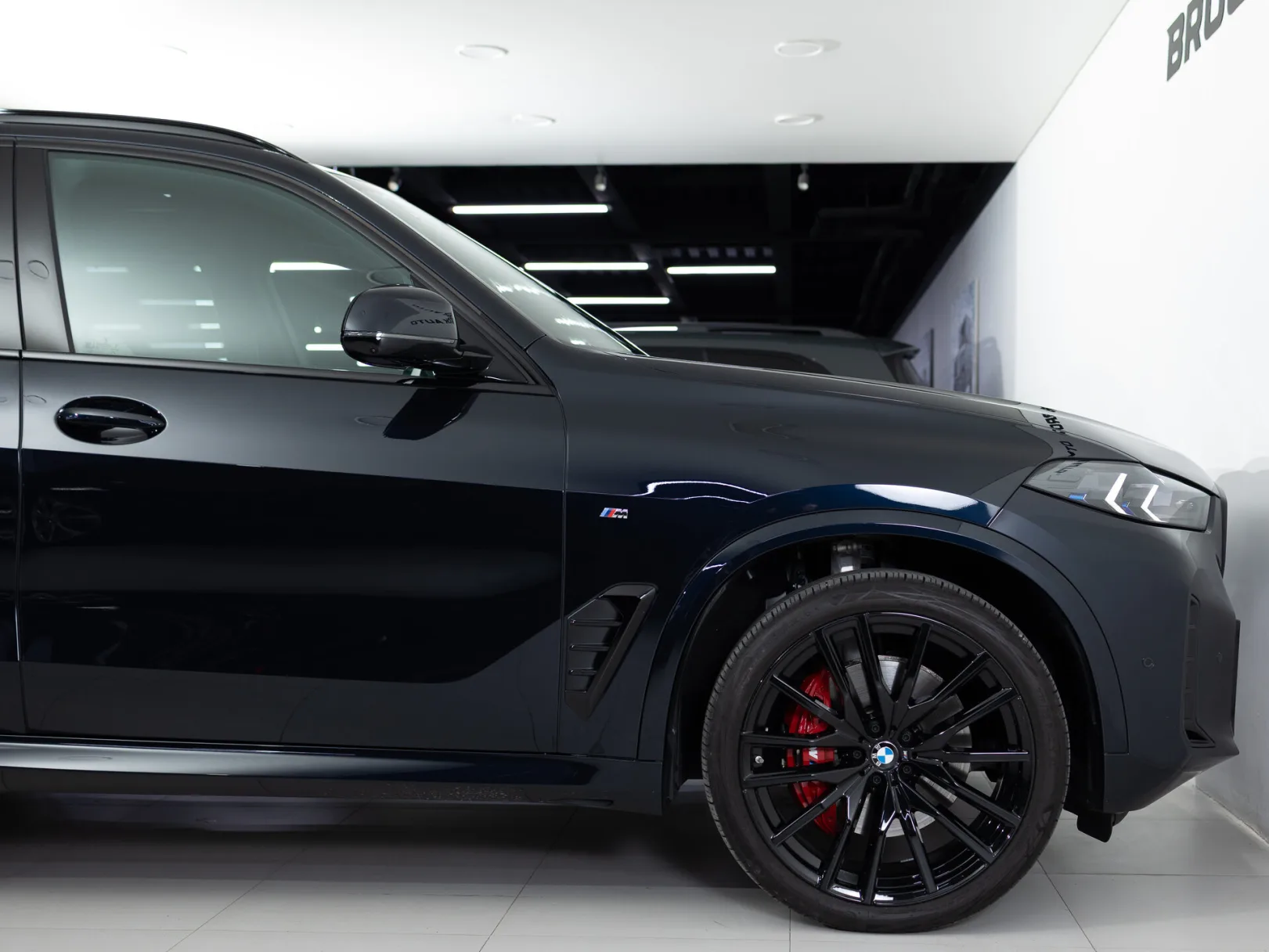 BMW X5 xDrive40d M Sport Pro IV (G05/G18) Рестайлинг, 2025 — экстерьер, фото 34