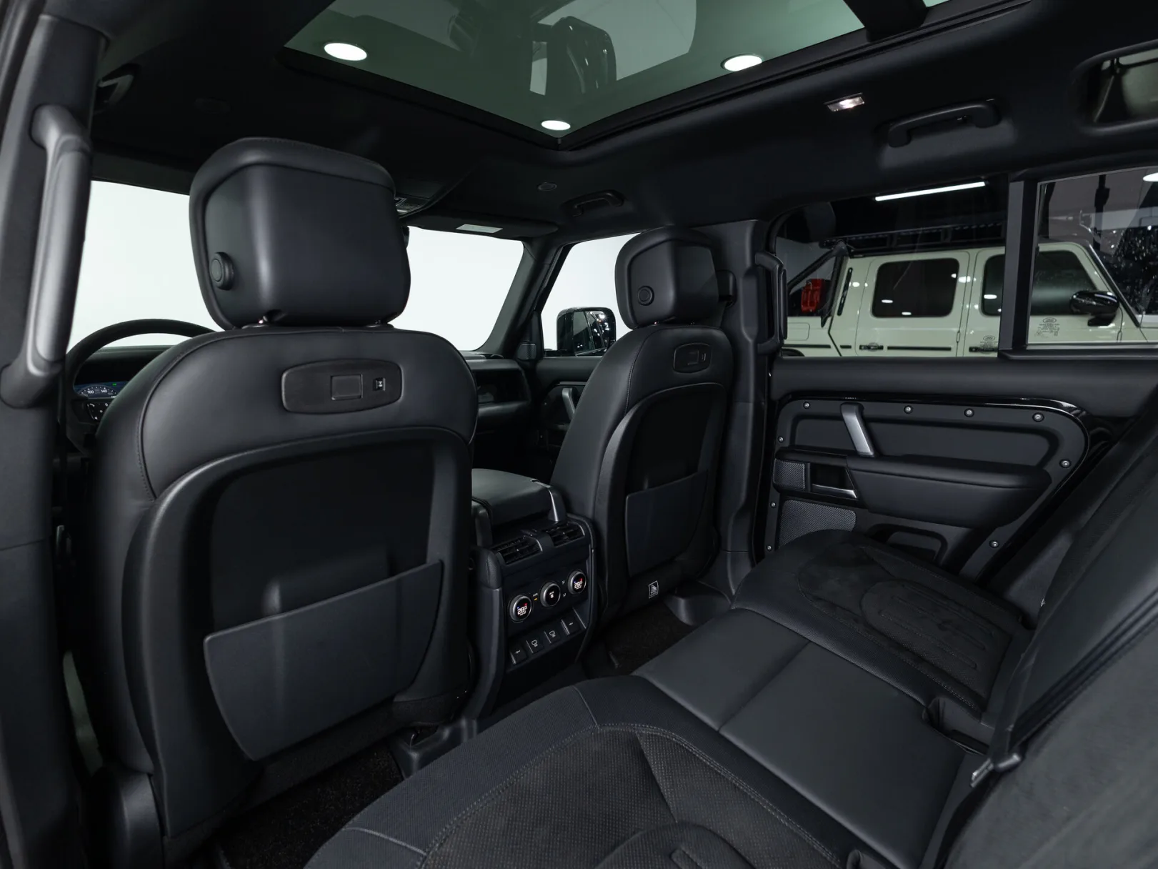 Land Rover Defender Bond Edition II, 2021 — экстерьер, фото 26