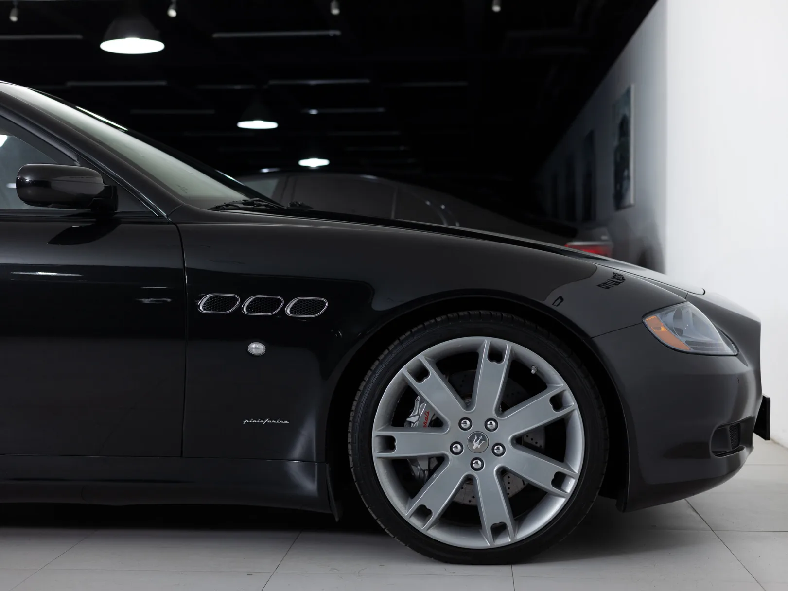 Maserati Quattroporte V Рестайлинг, 2011 — экстерьер, фото 33