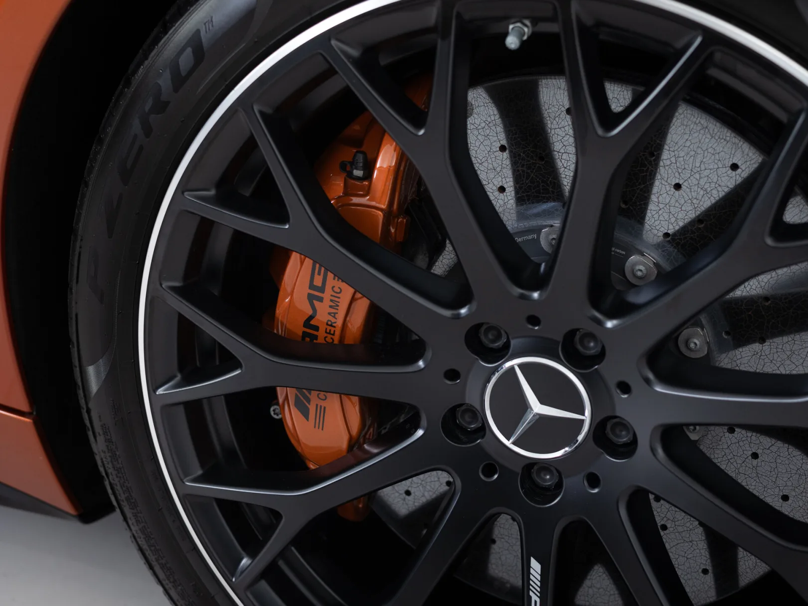 Mercedes-Benz SL-Класс AMG SL 63 S E Performance IV (R232), 2024 — экстерьер, фото 36