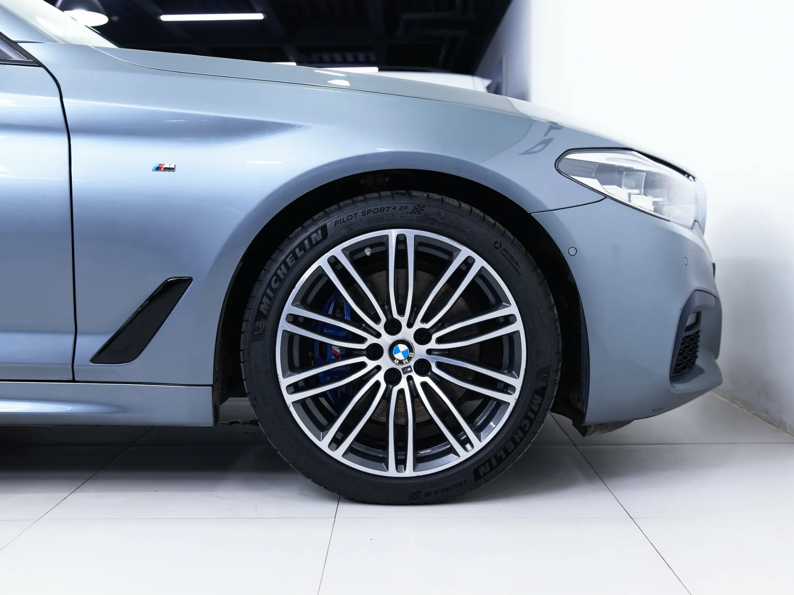 BMW 5 серии 530d xDrive M Sport VII (G30/G31/G38), 2020 — экстерьер, фото 34