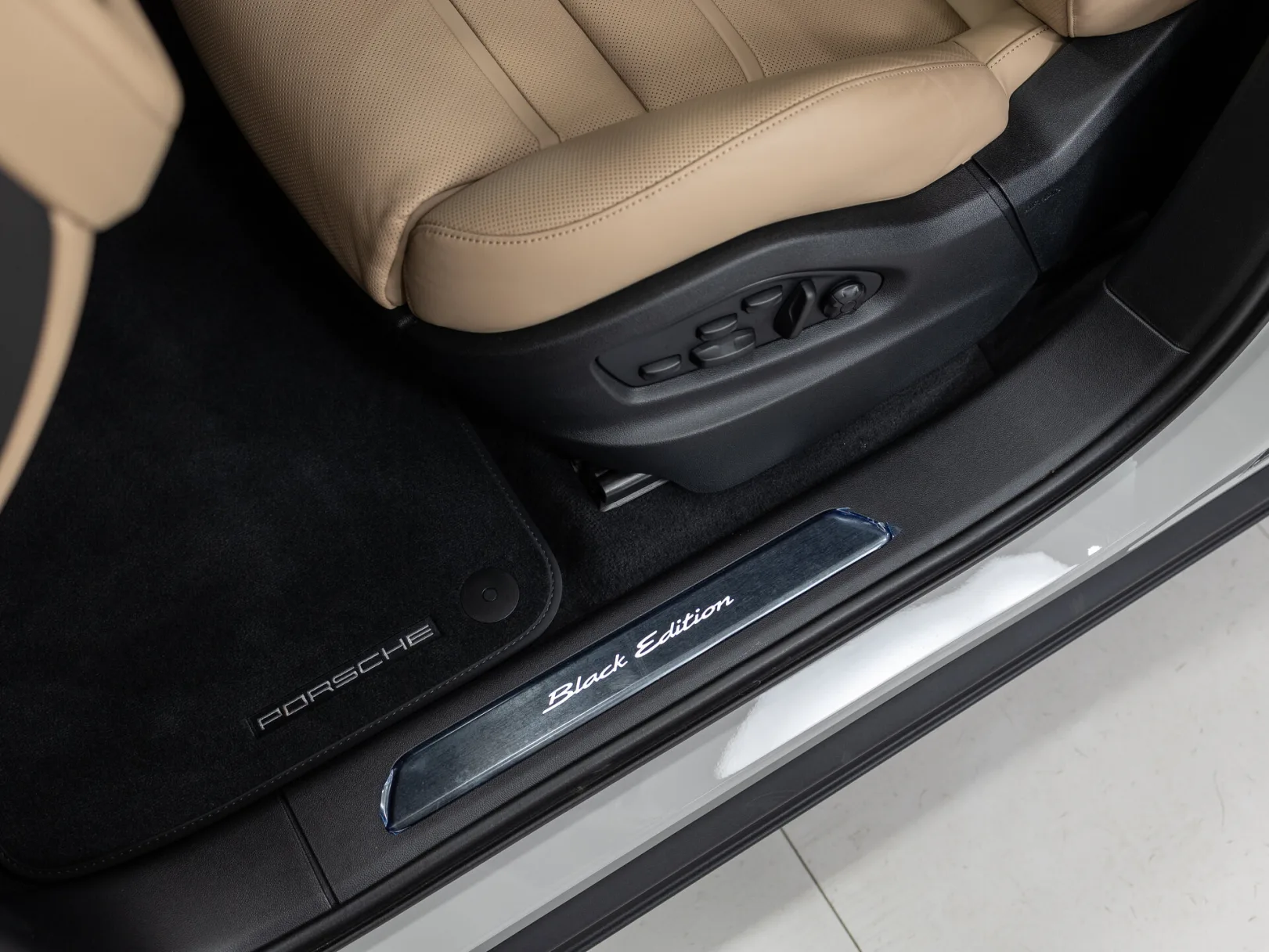 Porsche Cayenne E-Hybrid III Рестайлинг, 2026 — экстерьер, фото 12