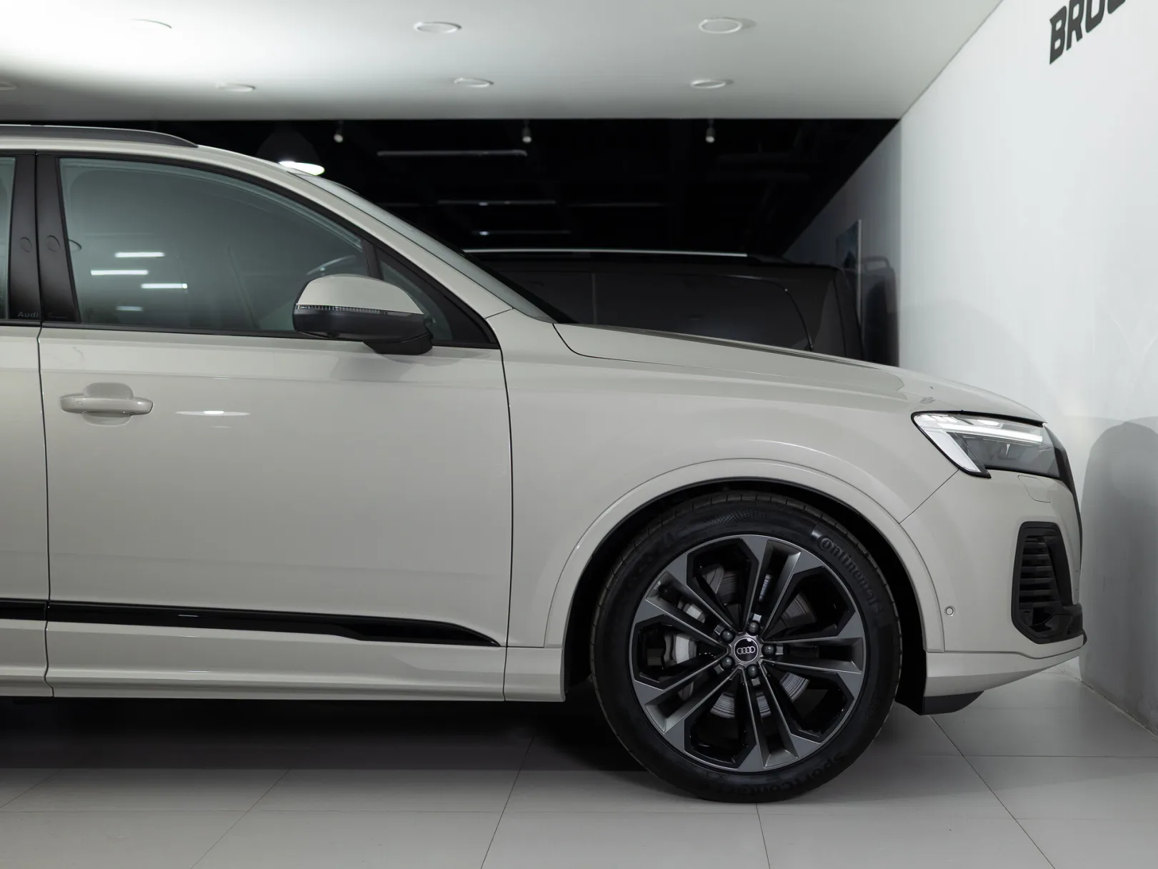 Audi Q7 55 TFSI quattro tiptronic II (4M) Рестайлинг 2, 2024 — экстерьер, фото 33