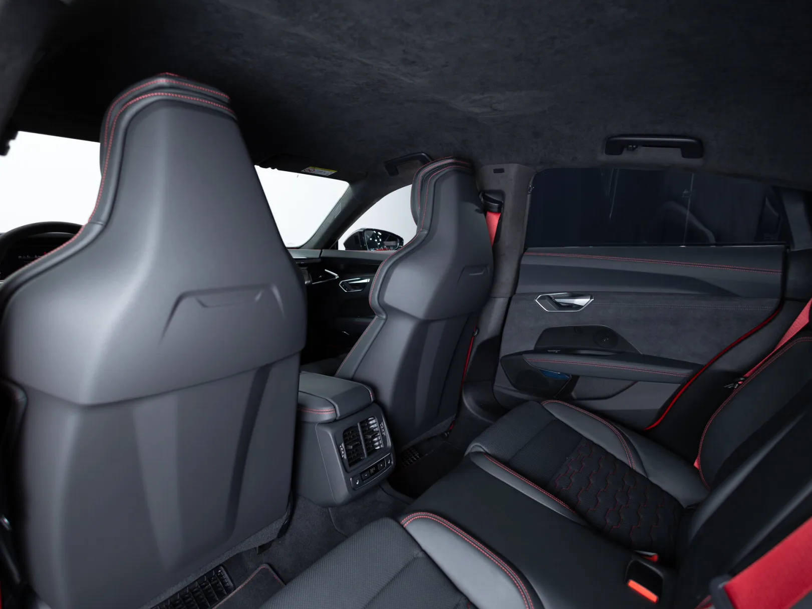 Audi RS e-tron GT quattro I, 2021 — экстерьер, фото 24