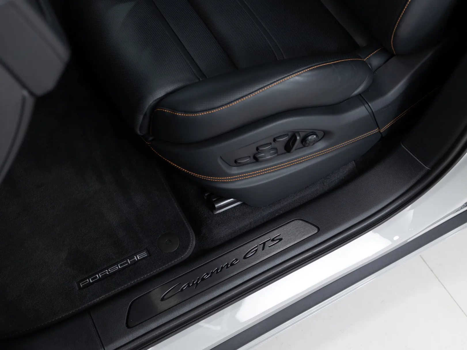 Porsche Cayenne GTS Coupé III Рестайлинг, 2025 — экстерьер, фото 11