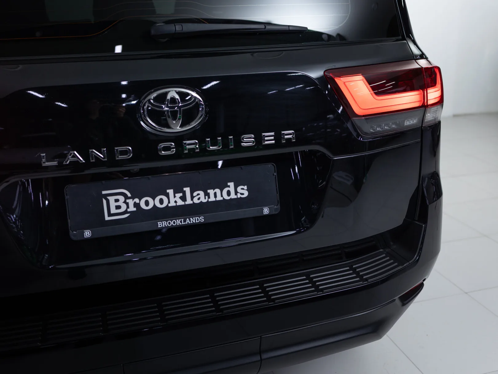 Toyota Land Cruiser GXR 300 Series, 2022 — экстерьер, фото 29