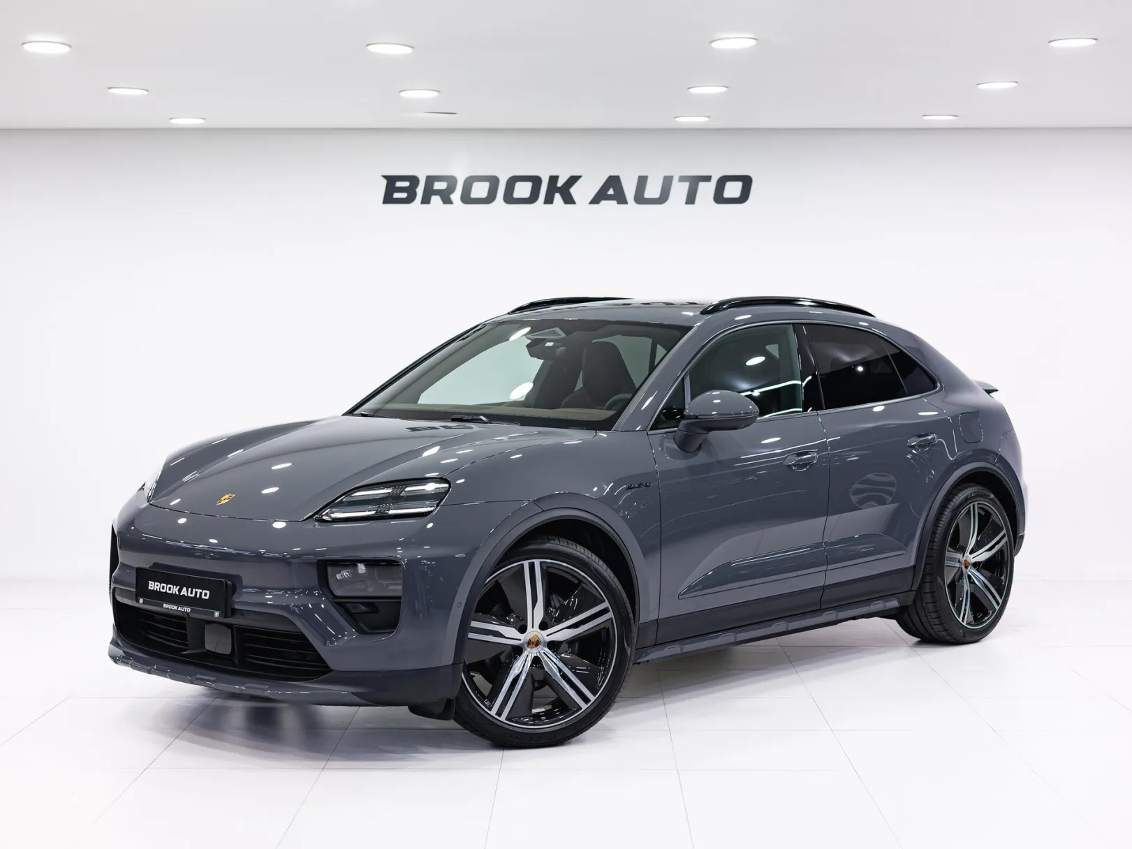 Porsche Macan 4 Electric II, 2025 — экстерьер, фото 1
