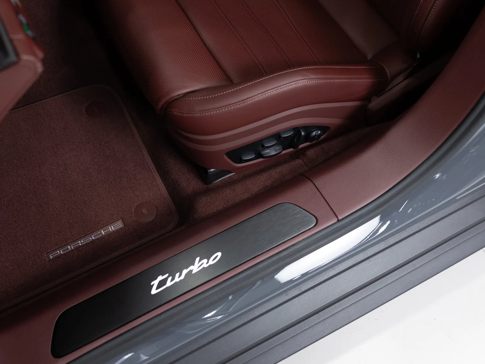 Porsche Panamera Turbo E-Hybrid III, 2025 — экстерьер, фото 12
