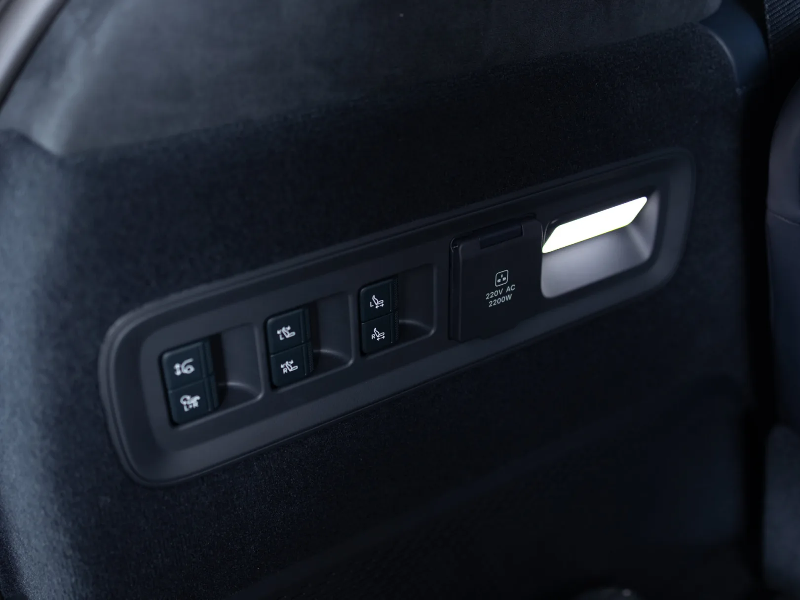 Zeekr 9X Max (6 seats) I, 2025 — экстерьер, фото 38