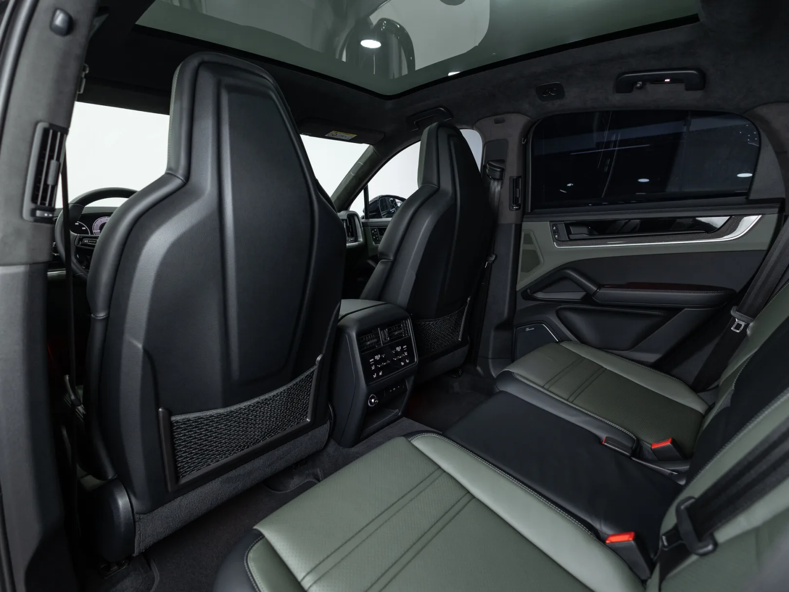 Porsche Cayenne Turbo E-Hybrid Coupé III Рестайлинг, 2024 — экстерьер, фото 29