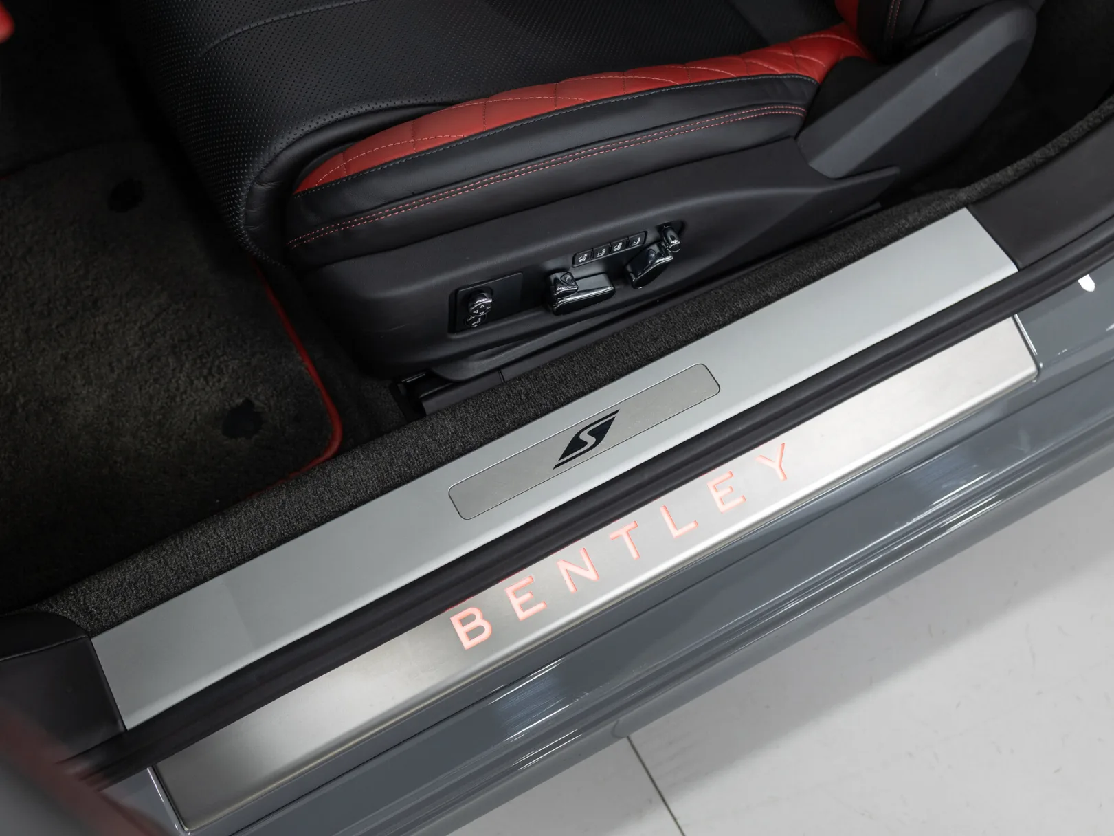Bentley Continental GT Mulliner III, 2023 — экстерьер, фото 12