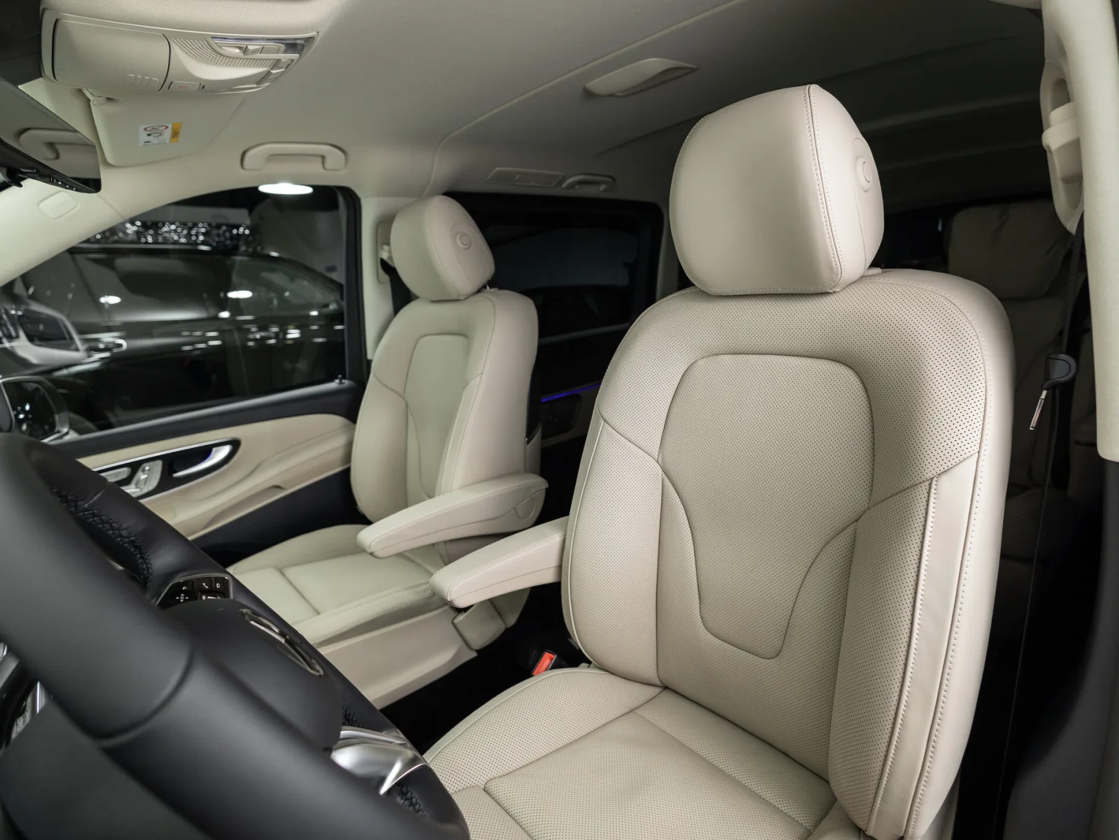 Mercedes-Benz V-Класс Exclusive III (W447) Рестайлинг 2, 2026 — экстерьер, фото 12