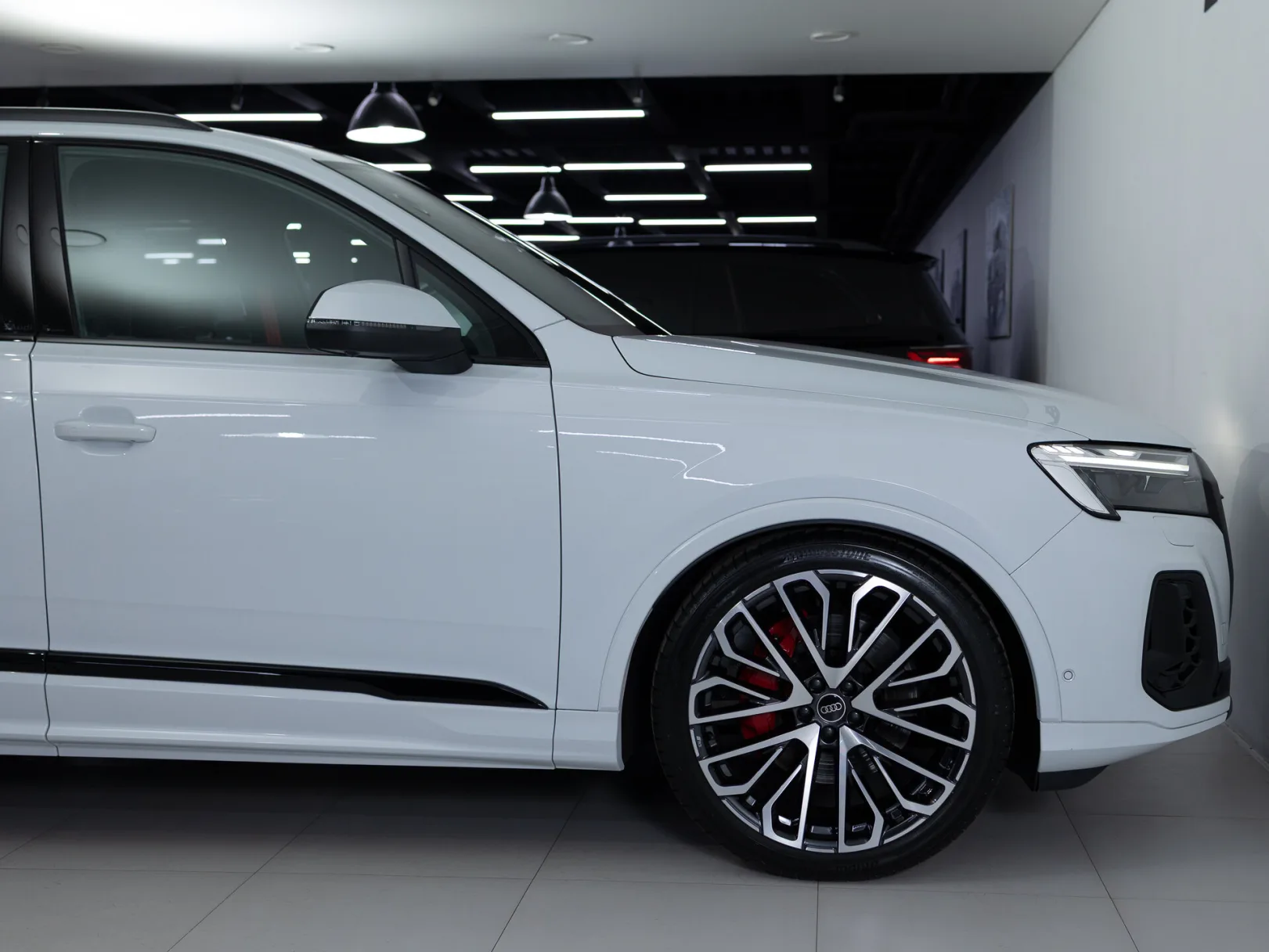Audi Q7 55 TFSI quattro tiptronic II (4M) Рестайлинг 2, 2024 — экстерьер, фото 32